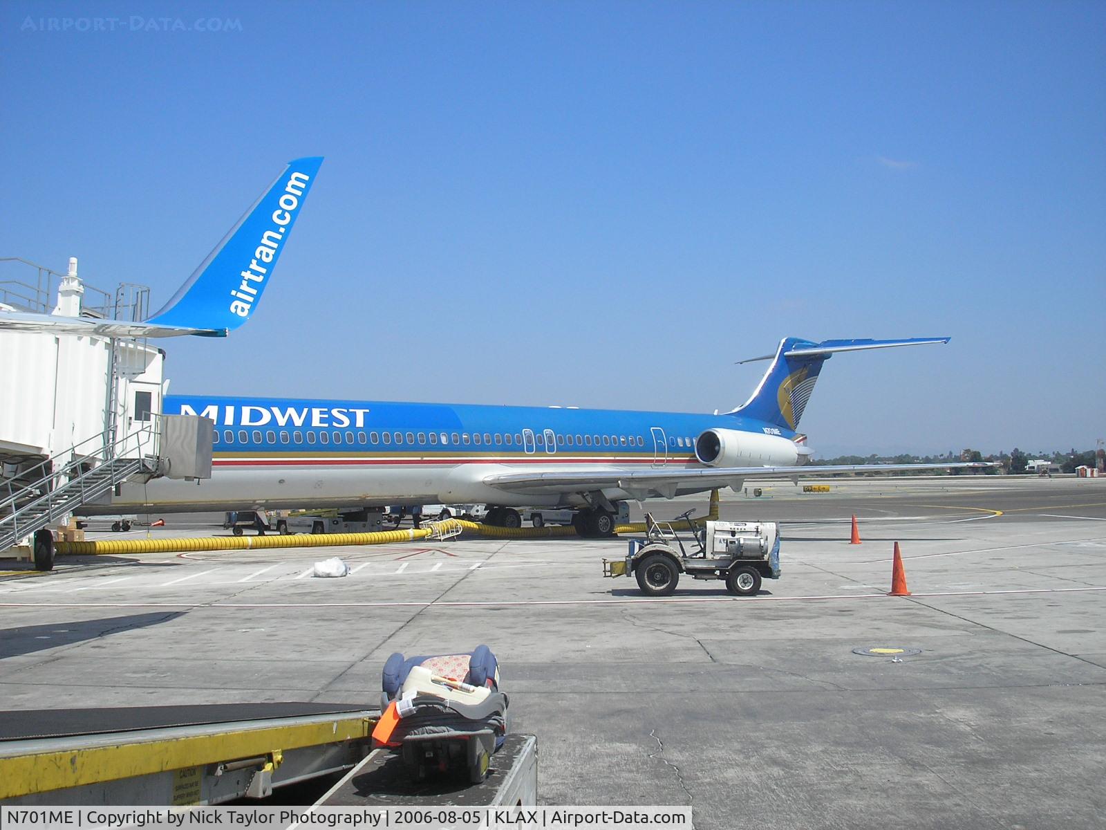 N701ME, 1989 McDonnell Douglas MD-88 C/N 49760, Gate 36 Terminal 3