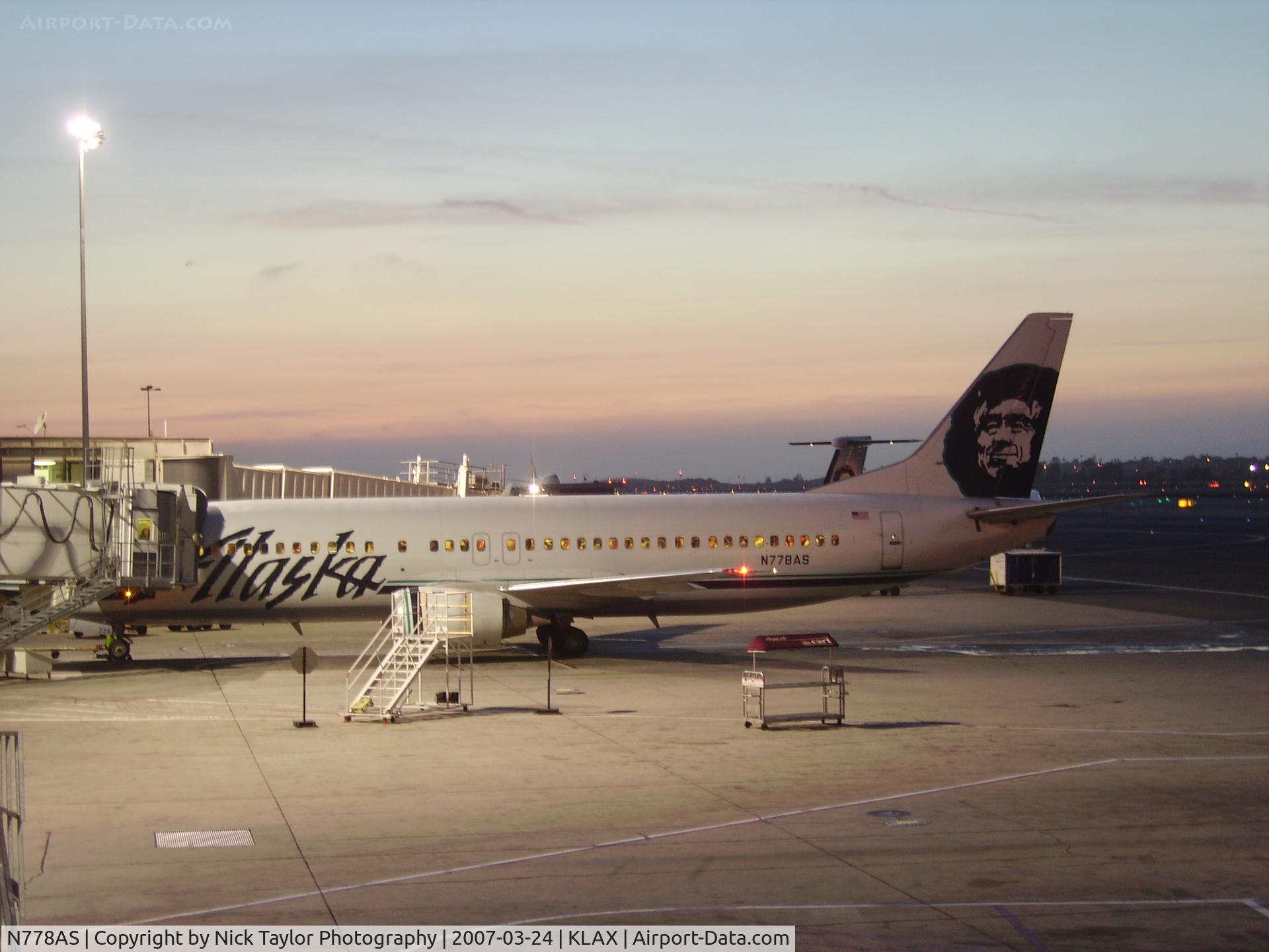N778AS, 1994 Boeing 737-4Q8 C/N 25110, Gate 34 Terminal 3