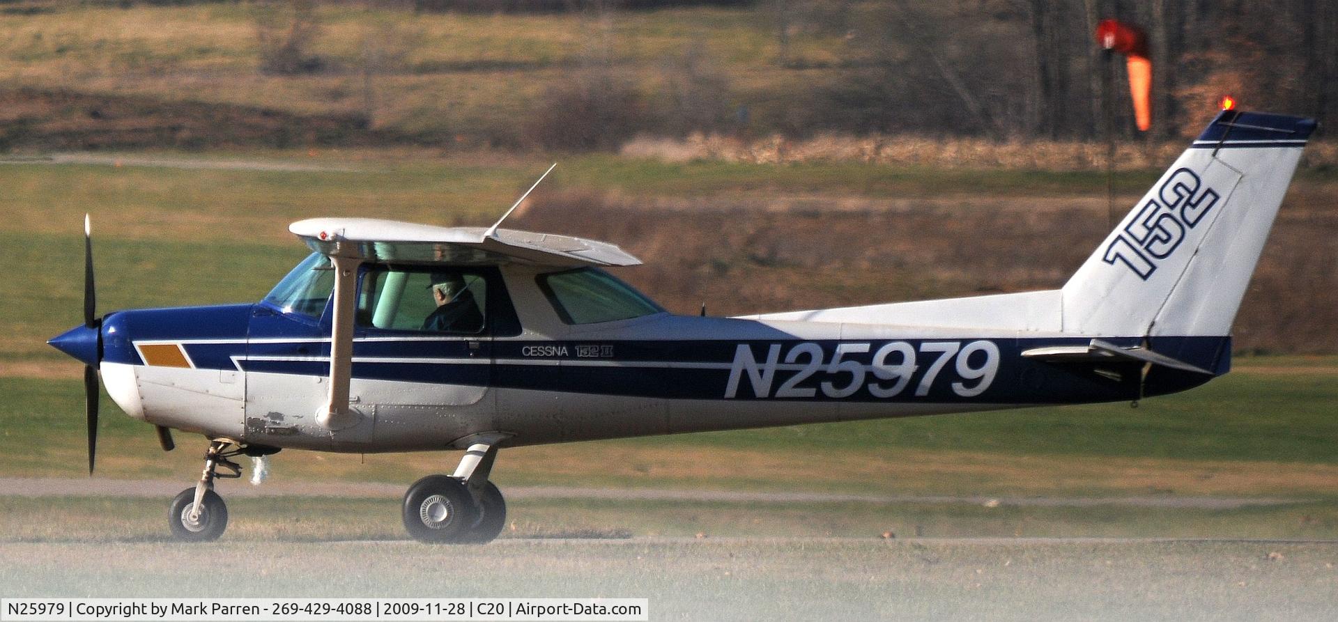 N25979, 1977 Cessna 152 C/N 15280892, Waiting to take off, Andrews Univ. Berrien Springs