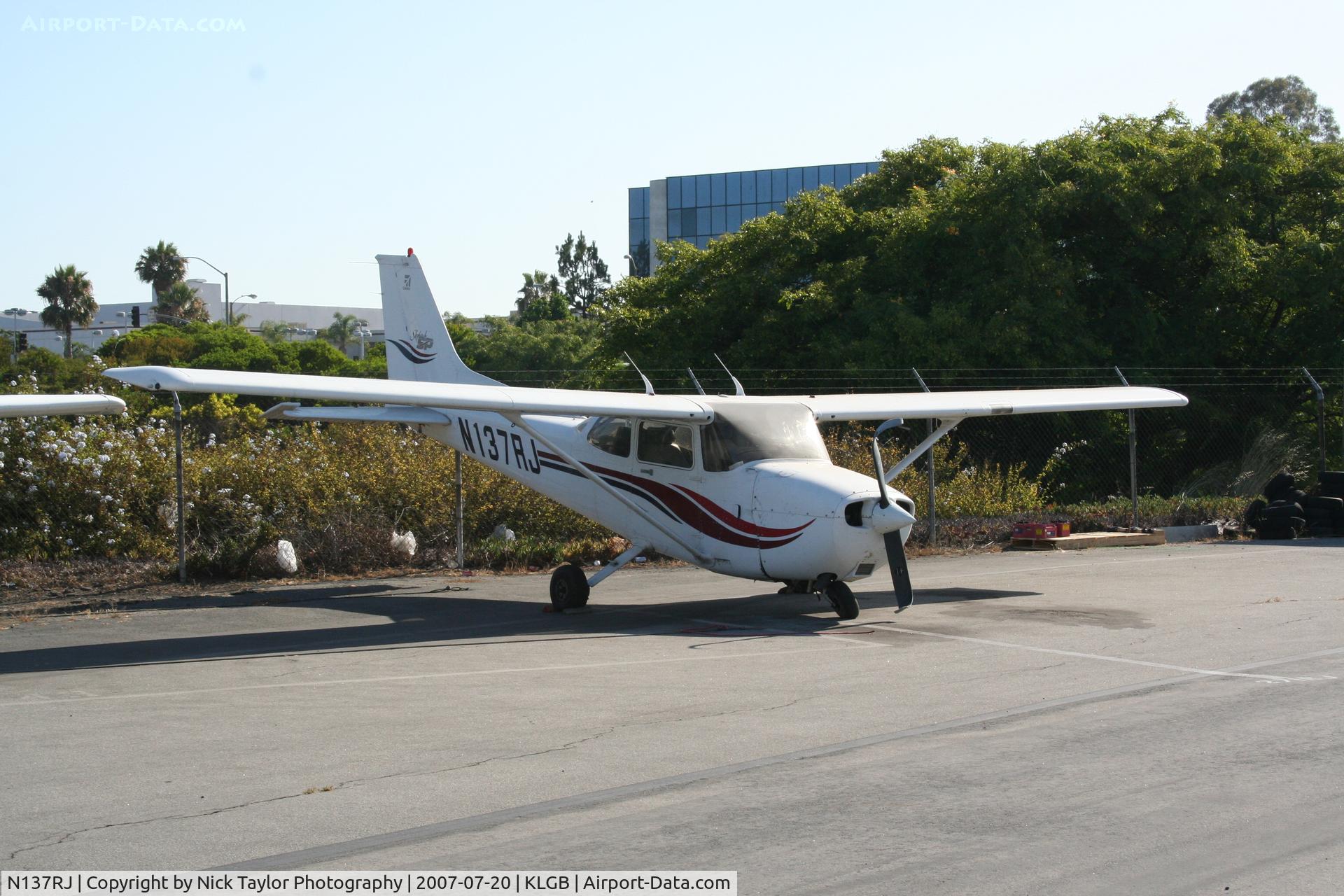 N137RJ, 1999 Cessna 172S C/N 172S8296, Stored at Rainbow after a hard hard landing. http://www.ntsb.gov/ntsb/brief.asp?ev_id=20070723X01003&key=1