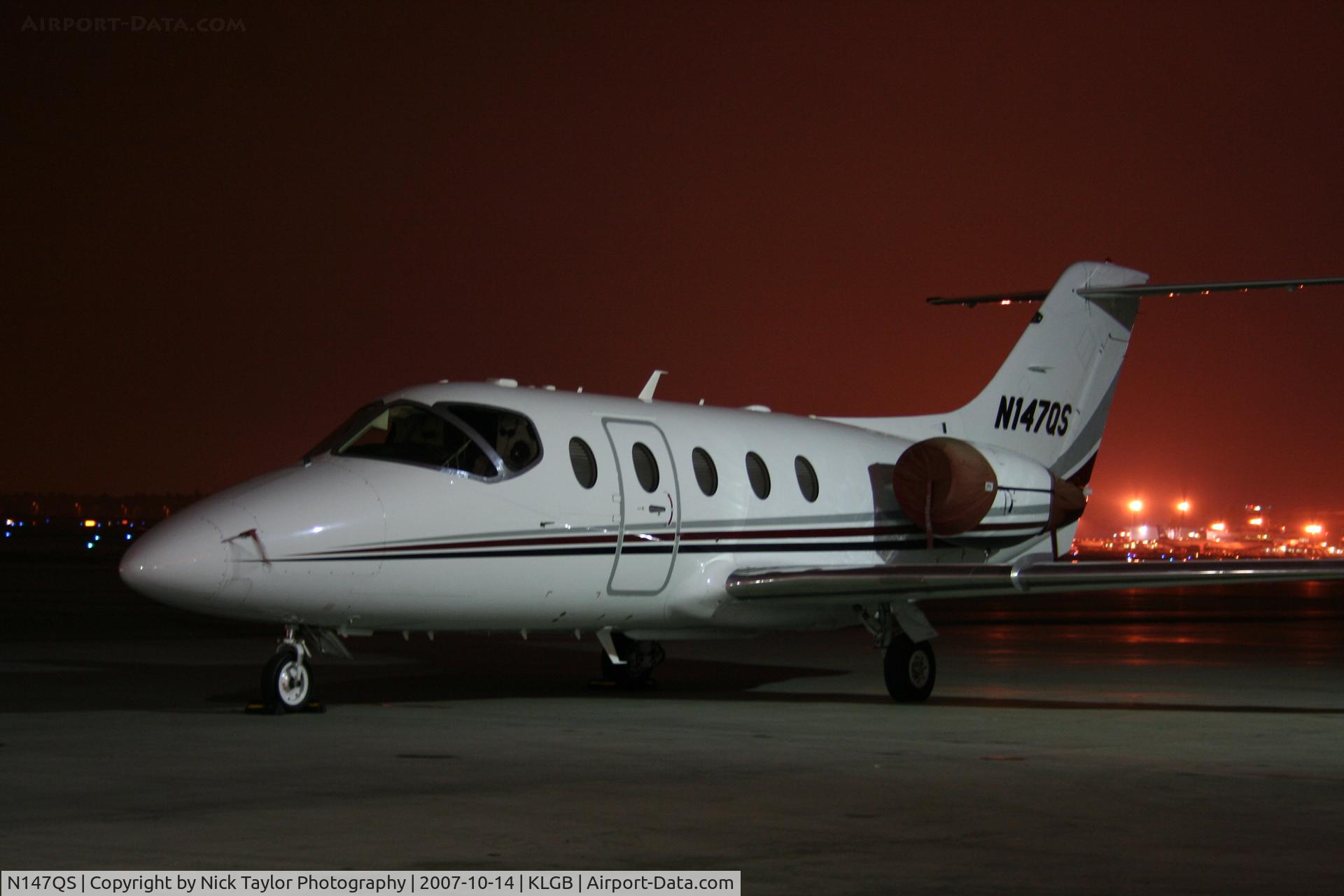 N147QS, Raytheon 400A C/N RK-436, Maintenance issue with wheel caused unexpected overnight stay at the Mercury FBO