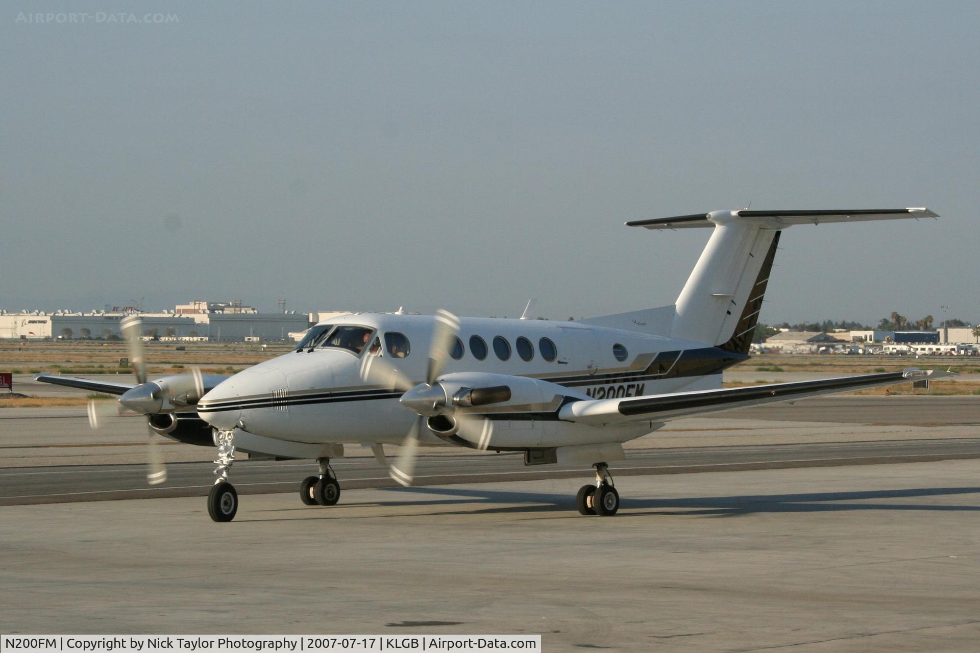 N200FM, 1975 Beech 200 C/N BB-81, Rainbow Air charter flight stopped in at the Mercury FBO