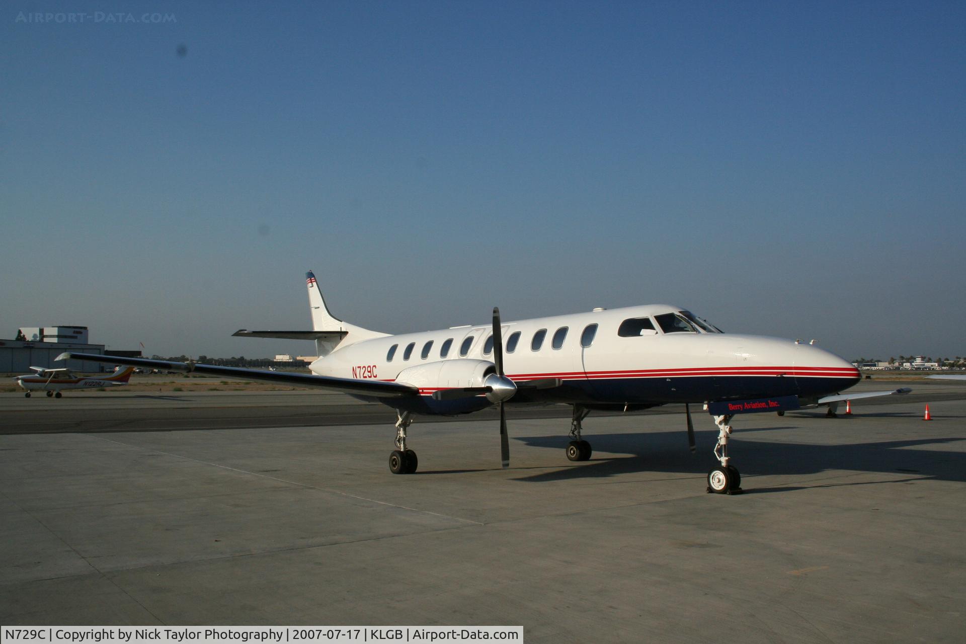 N729C, Fairchild SA-227AC Metro III C/N AC-571, Belongs to Berry Aviation. Note N122RJ in background