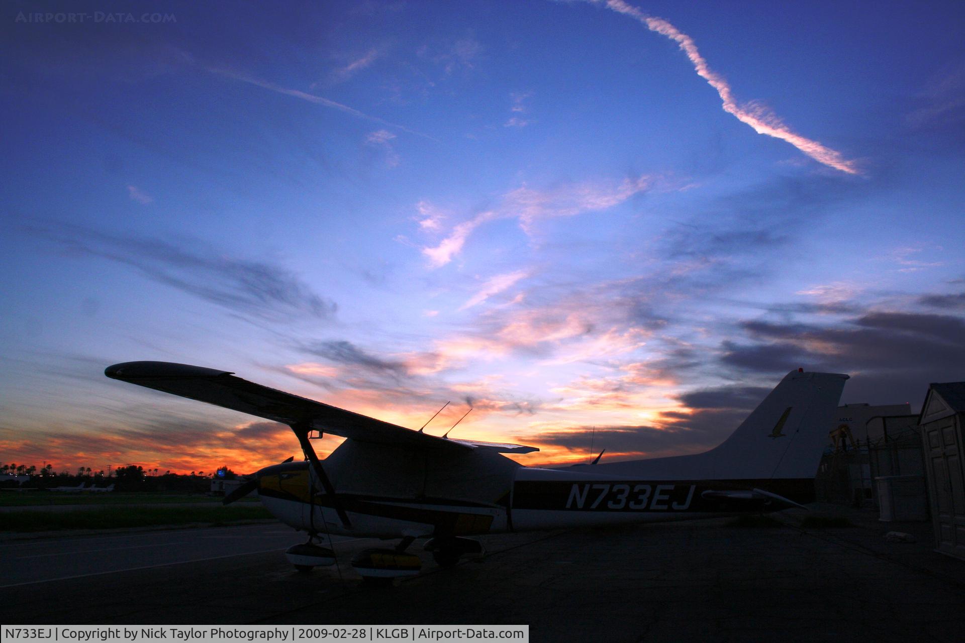 N733EJ, 1976 Cessna 172N C/N 17268235, Taken after a beautiful flight over Long Beach
