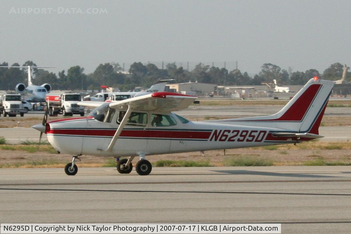 N6295D, 1979 Cessna 172N C/N 17272700, The first Cessna I ever flew. Belongs to Long Beach Flying Club
