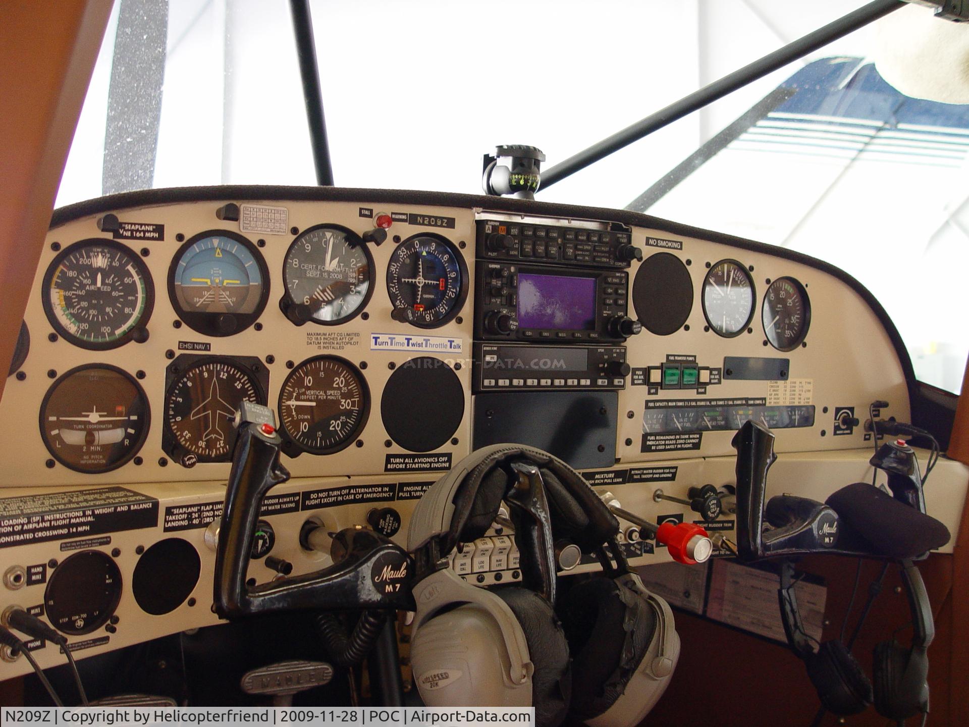 N209Z, 1999 Maule M-7-235C Orion C/N 25028C, The Maule's cockpit
