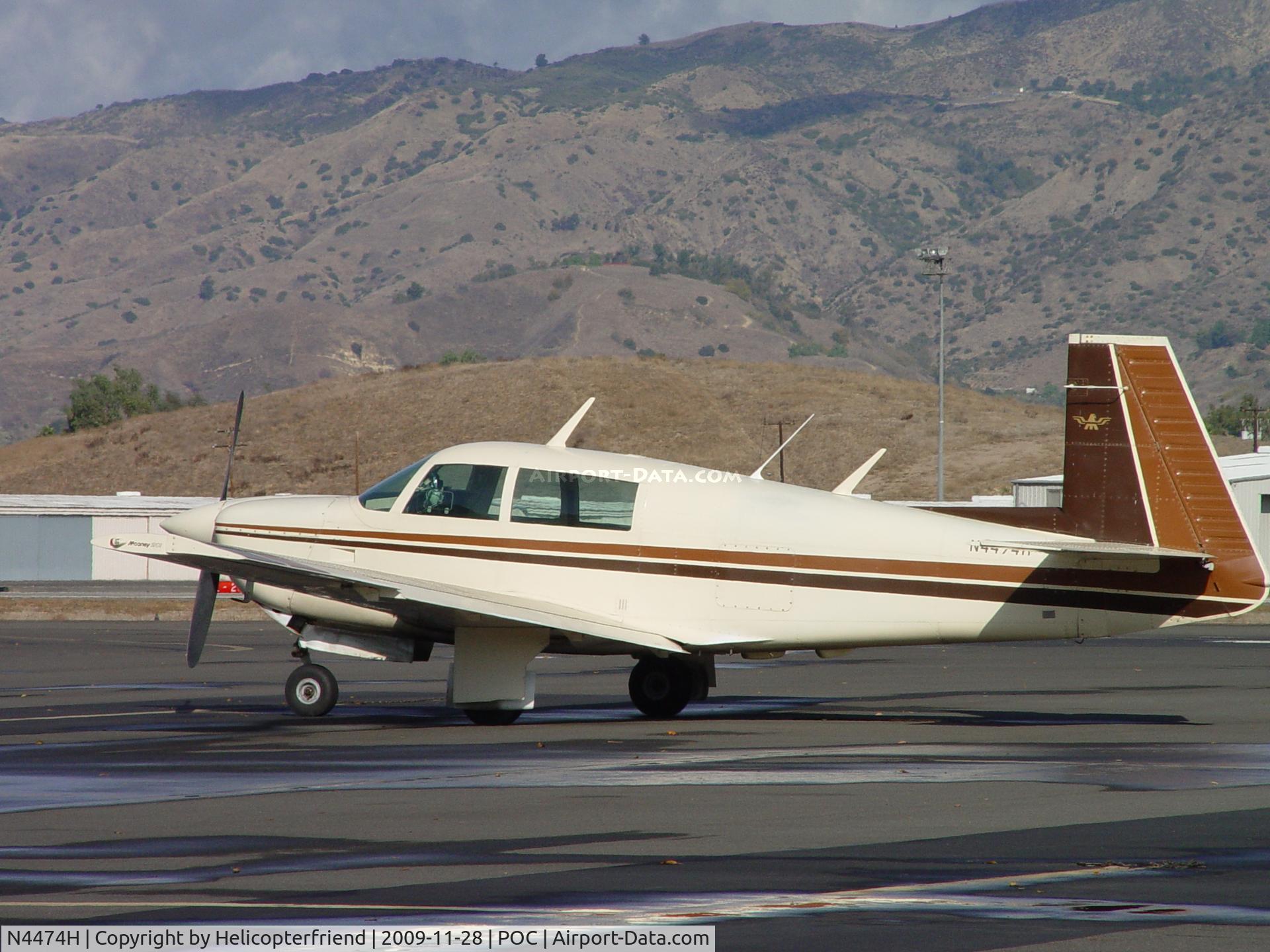 N4474H, 1978 Mooney M20J 201 C/N 24-0744, Parked awaiting Pilot