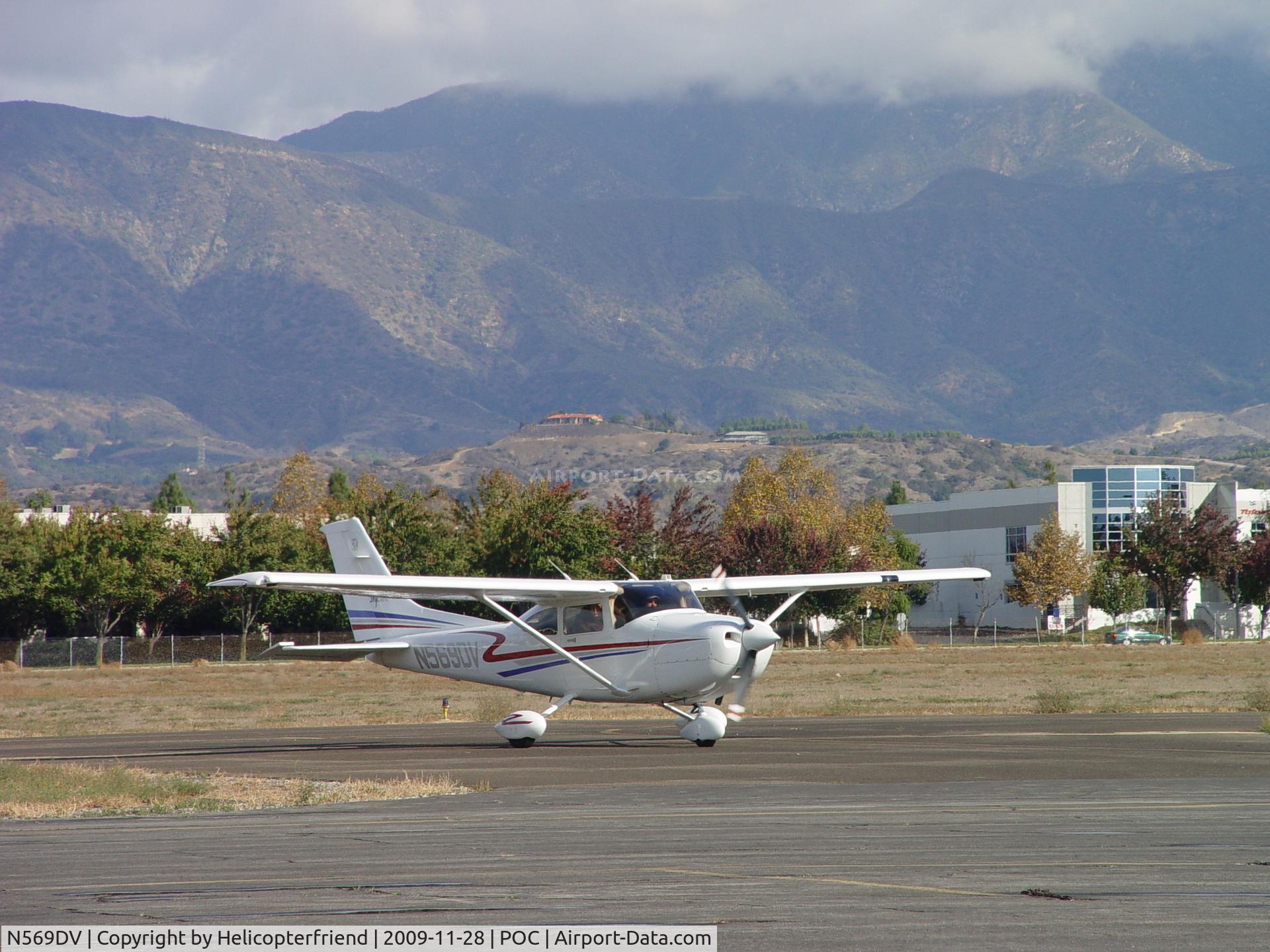 N569DV, 2002 Cessna T182T Turbo Skylane C/N T18208173, Taxiing to Howard Aviation
