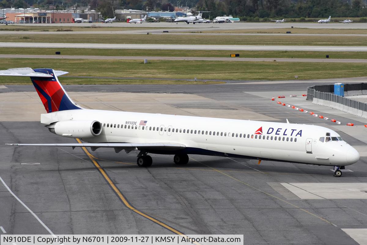 N910DE, 1992 McDonnell Douglas MD-88 C/N 53419, Delta