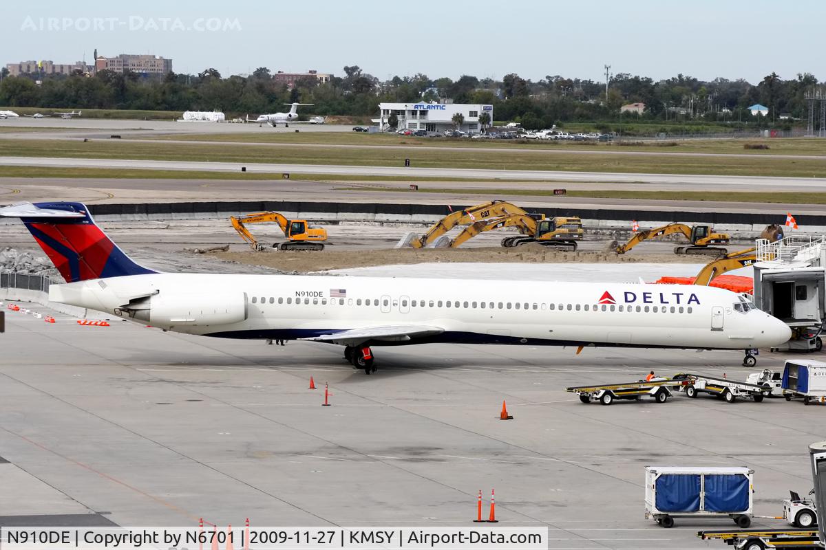 N910DE, 1992 McDonnell Douglas MD-88 C/N 53419, Delta