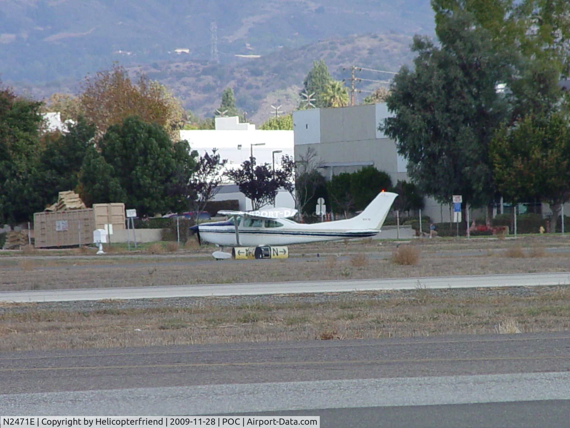 N2471E, 1982 Cessna T182 Skylane C/N 18268206, Landing on runway 26R or taxiing back to hanger on taxiway on the northside