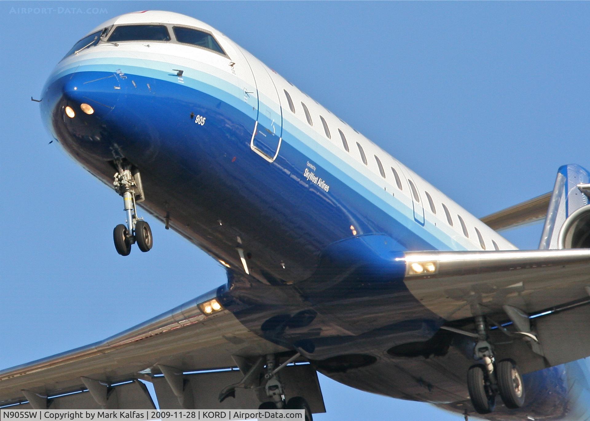 N905SW, 2000 Bombardier CRJ-200LR (CL-600-2B19) C/N 7437, SkyWest CL-200, SKW5791 short final 27L,  from KCWA.