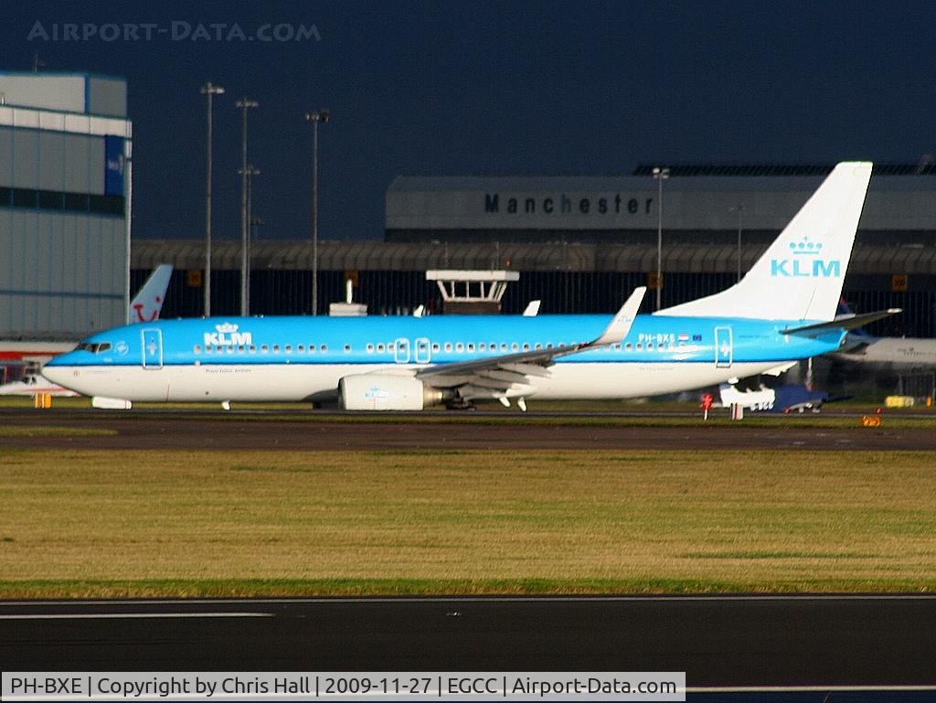 PH-BXE, 2000 Boeing 737-8K2 C/N 29595, KLM B737 arriving on RW 23R as the storm clouds roll in