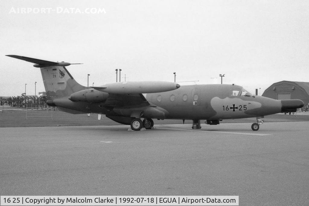 16 25, Hamburger Flugzeugbau HFB-320 Hansa Jet C/N 1062, Hamburger Flugzeugbau HFB-320ECM Hansa at RAF Upper Heyford in 1992.