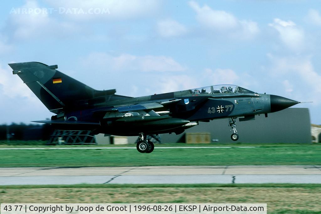 43 77, Panavia Tornado IDS C/N 200/GS050/4077, After MFG1 was disbanded this Tornado was transferred to JBG34. It is still in Navy camo though.