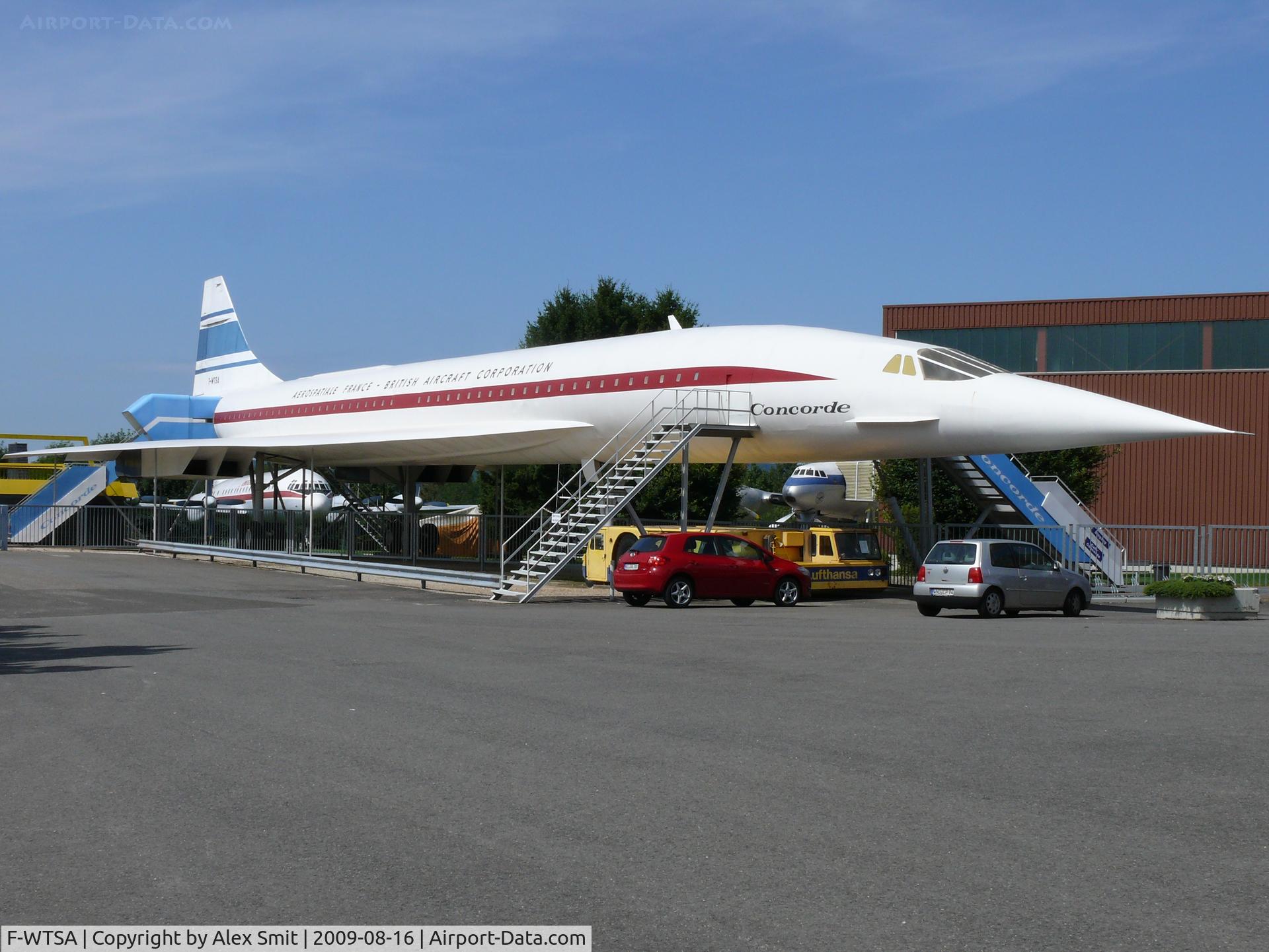 F-WTSA, 1973 Aerospatiale-BAC Concorde 101 C/N 02, Full scale replica of Aerospatiale-BAC Concorde F-WTSA in prototype colors in the Hermerskeil Museum Flugausstellung Junior
