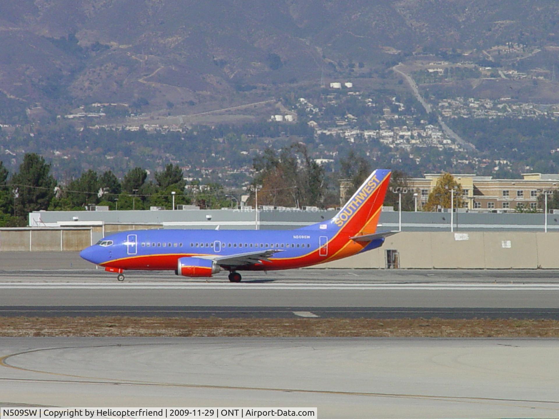 N509SW, 1990 Boeing 737-5H4 C/N 24186, Taxiing to runway 8L