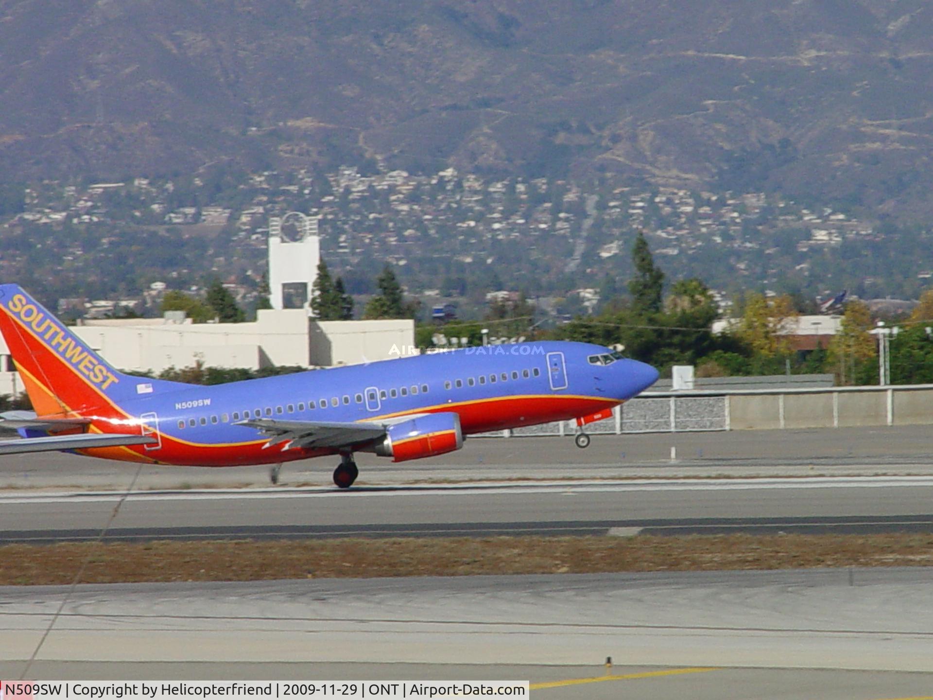 N509SW, 1990 Boeing 737-5H4 C/N 24186, Lifting off eastbound from 8L