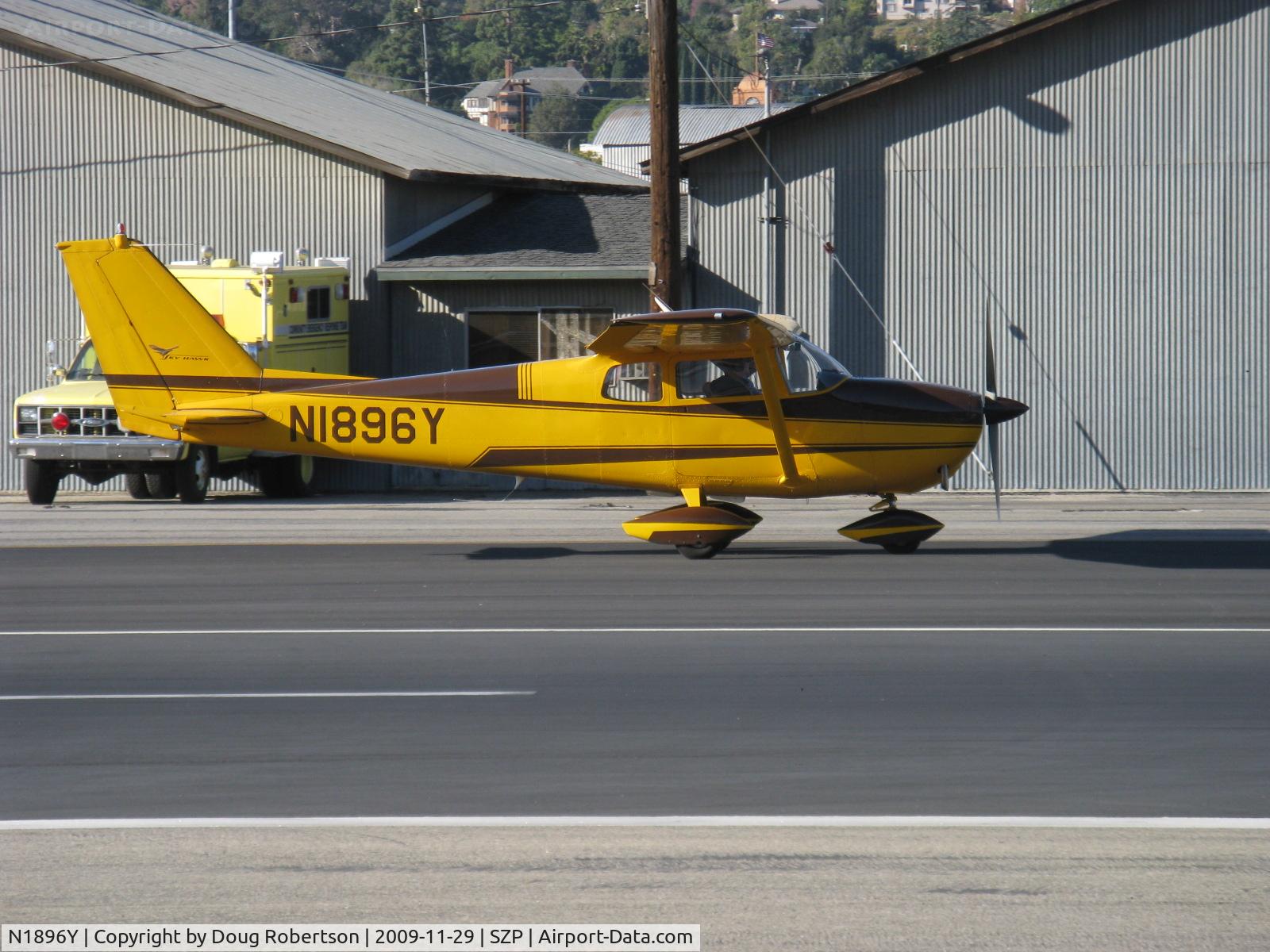 N1896Y, 1962 Cessna 172C C/N 17249496, 1962 Cessna 172C, Continental O-300 145 Hp, taxi to Rwy 22