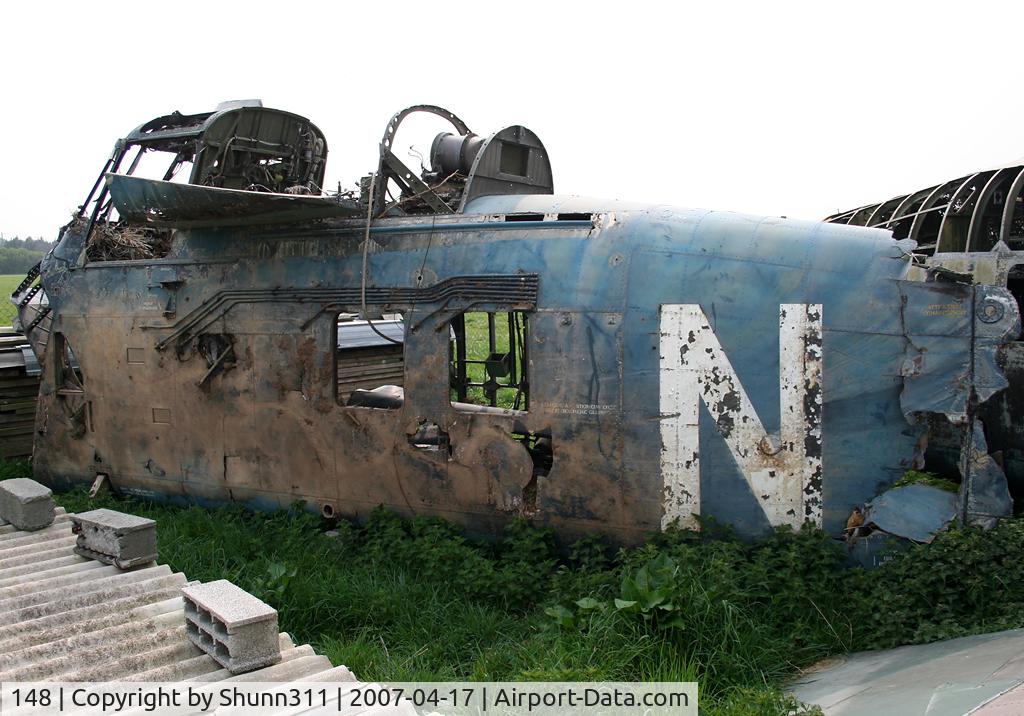 148, Sikorsky HSS-1 Seabat C/N SA148, HSS-1 stored in very bad conditions... Left side... Ex. French Navy...