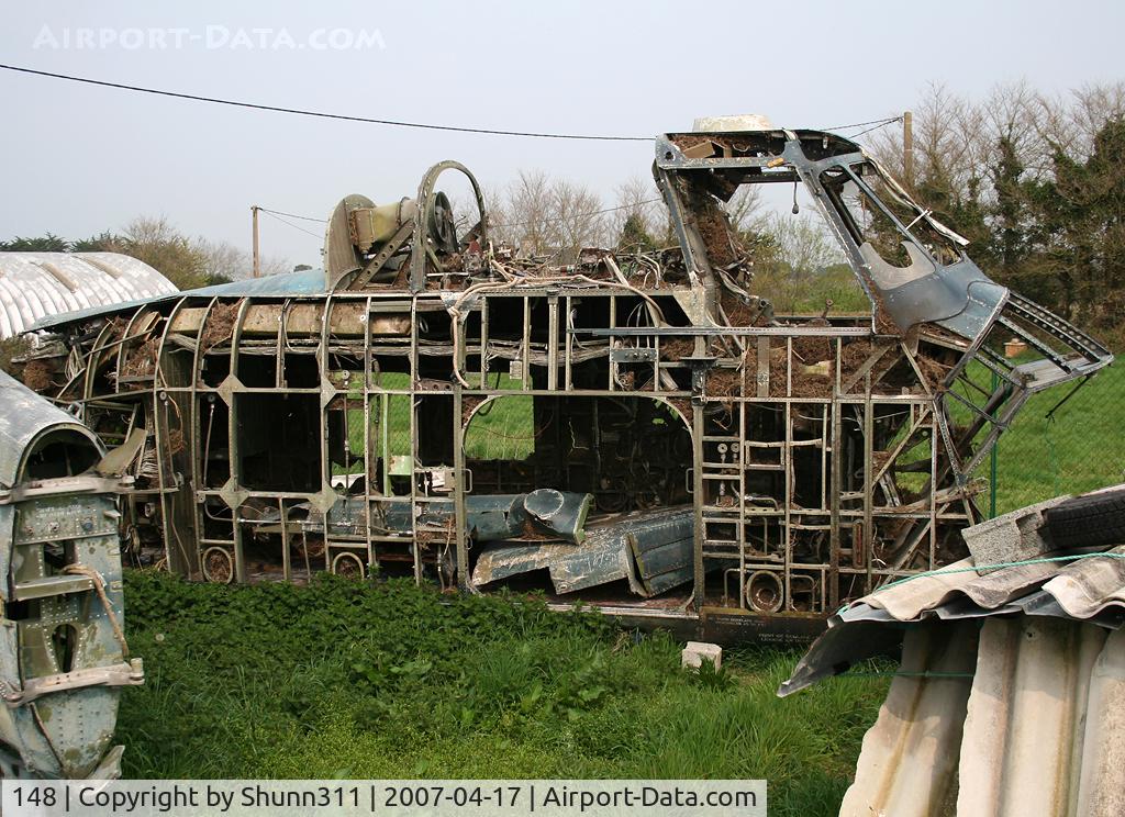 148, Sikorsky HSS-1 Seabat C/N SA148, HSS-1 stored in very bad conditions... Right side... Ex. French Navy