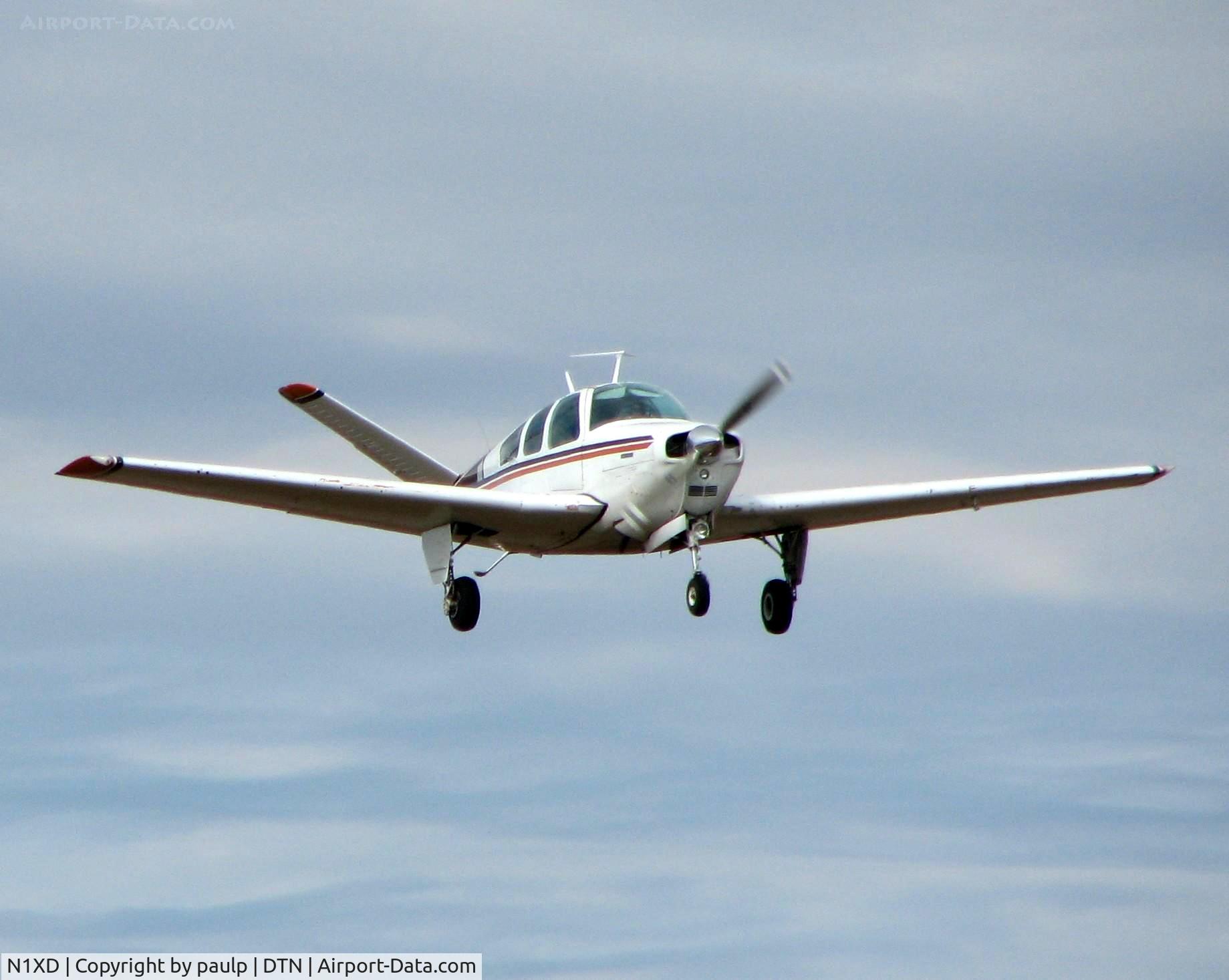 N1XD, 1961 Beech N35 Bonanza C/N D-6702, Landing at Downtown Shreveport.