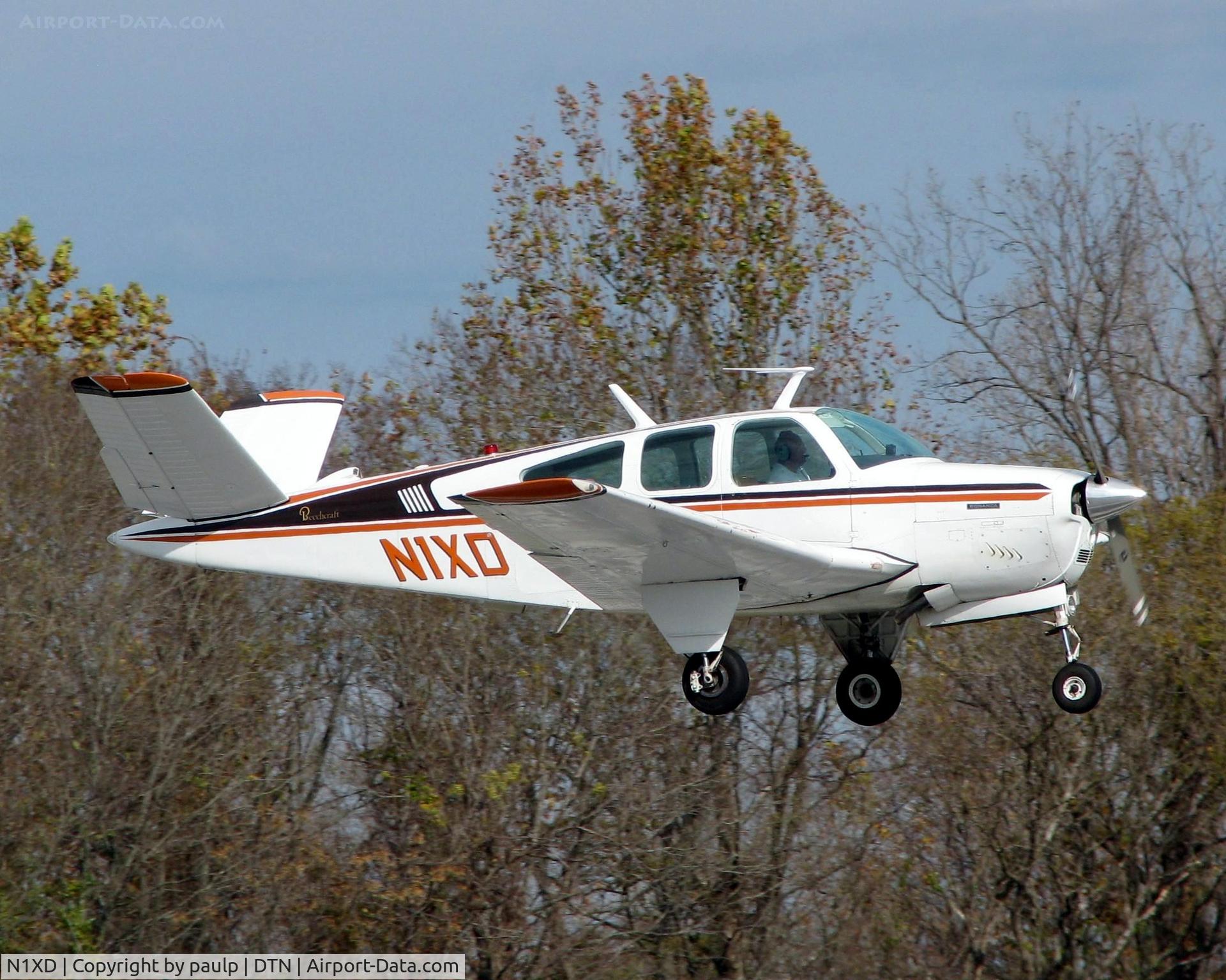 N1XD, 1961 Beech N35 Bonanza C/N D-6702, Landing at Downtown Shreveport.