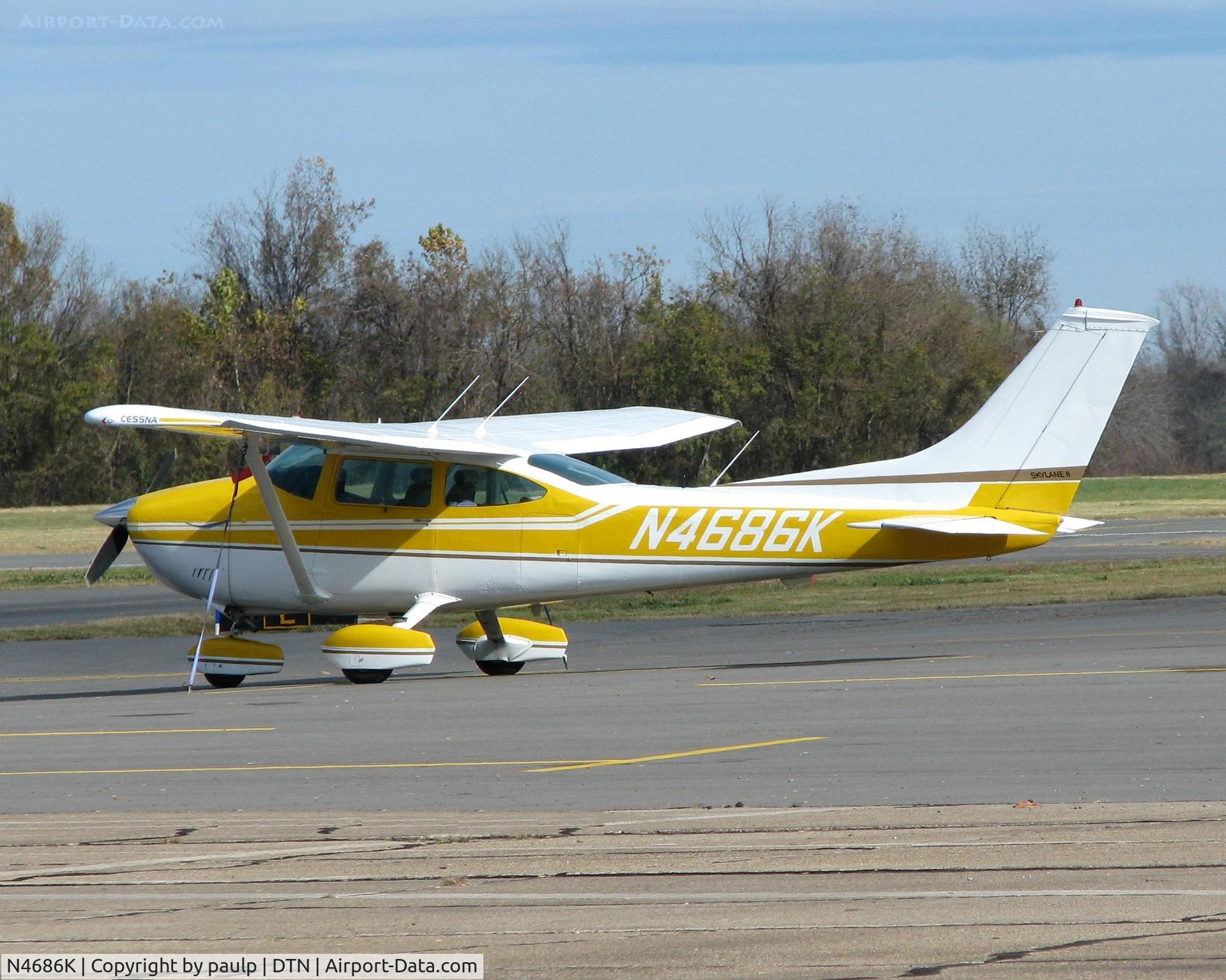 N4686K, 1975 Cessna 182P Skylane C/N 18263687, At Downtown Shreveport.