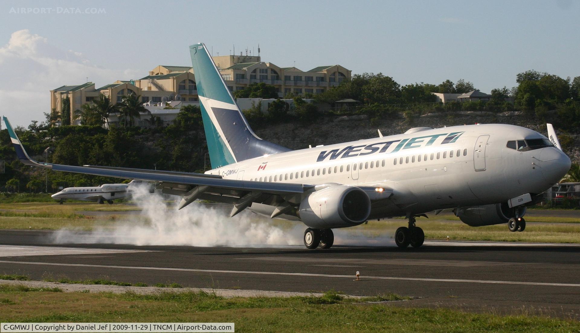 C-GMWJ, 2006 Boeing 737-7CT C/N 35985, Canjet landing at runway 10 from Canada