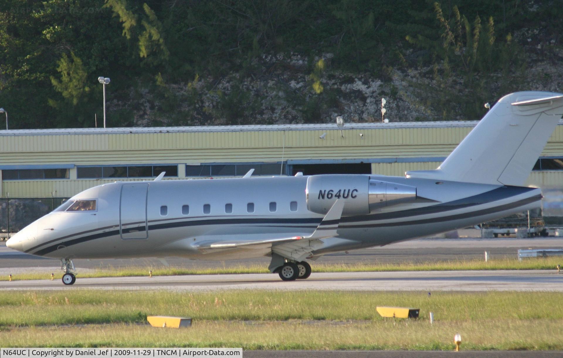 N64UC, 2004 Bombardier Challenger 604 (CL-600-2B16) C/N 5587, N64UC taxing to A for take off