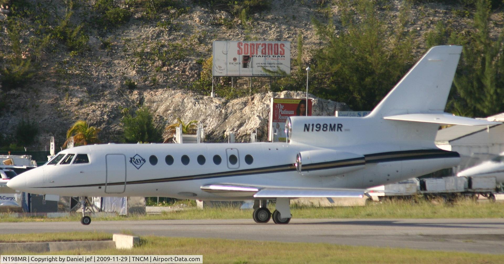 N198MR, 1984 Dassault Falcon 50 C/N 149, N198mr Taxing to A
