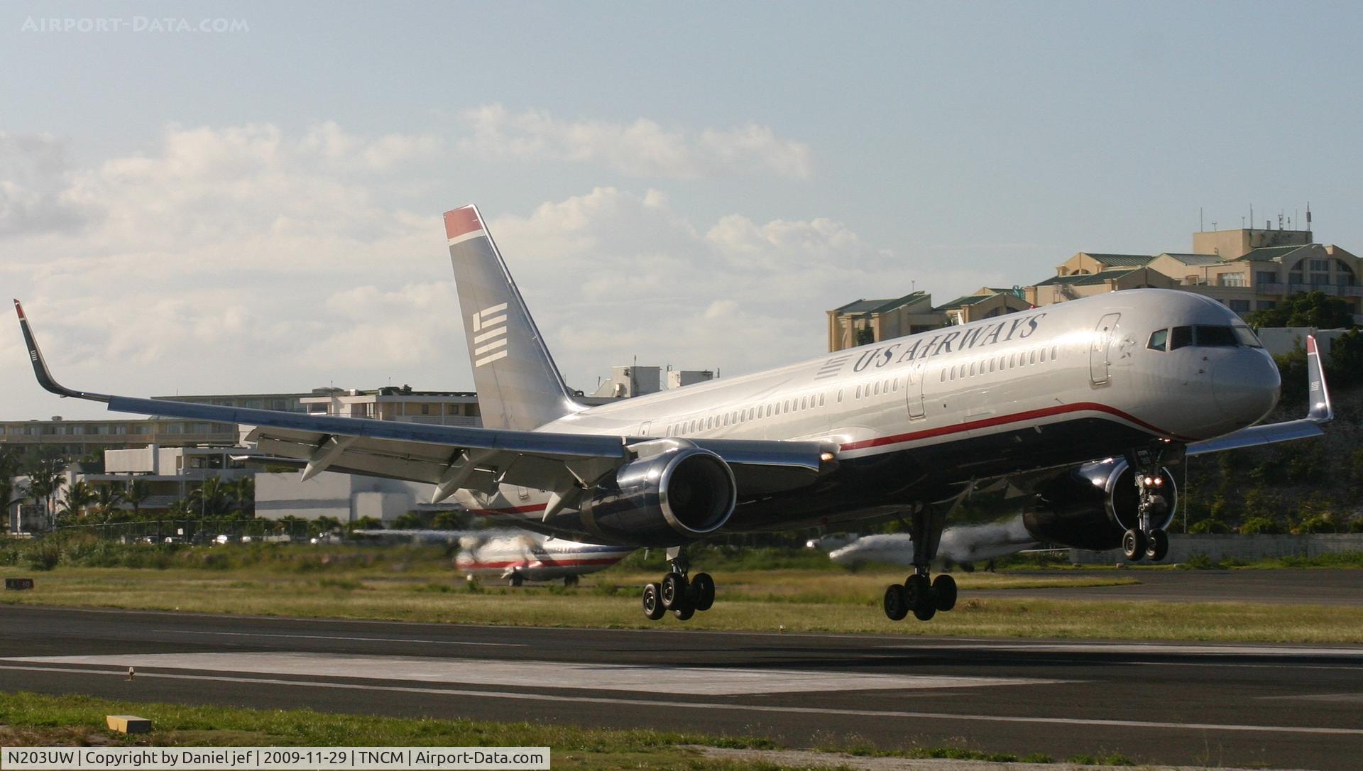 N203UW, 2000 Boeing 757-23N C/N 30548, US Airways N203uw landing at tncm