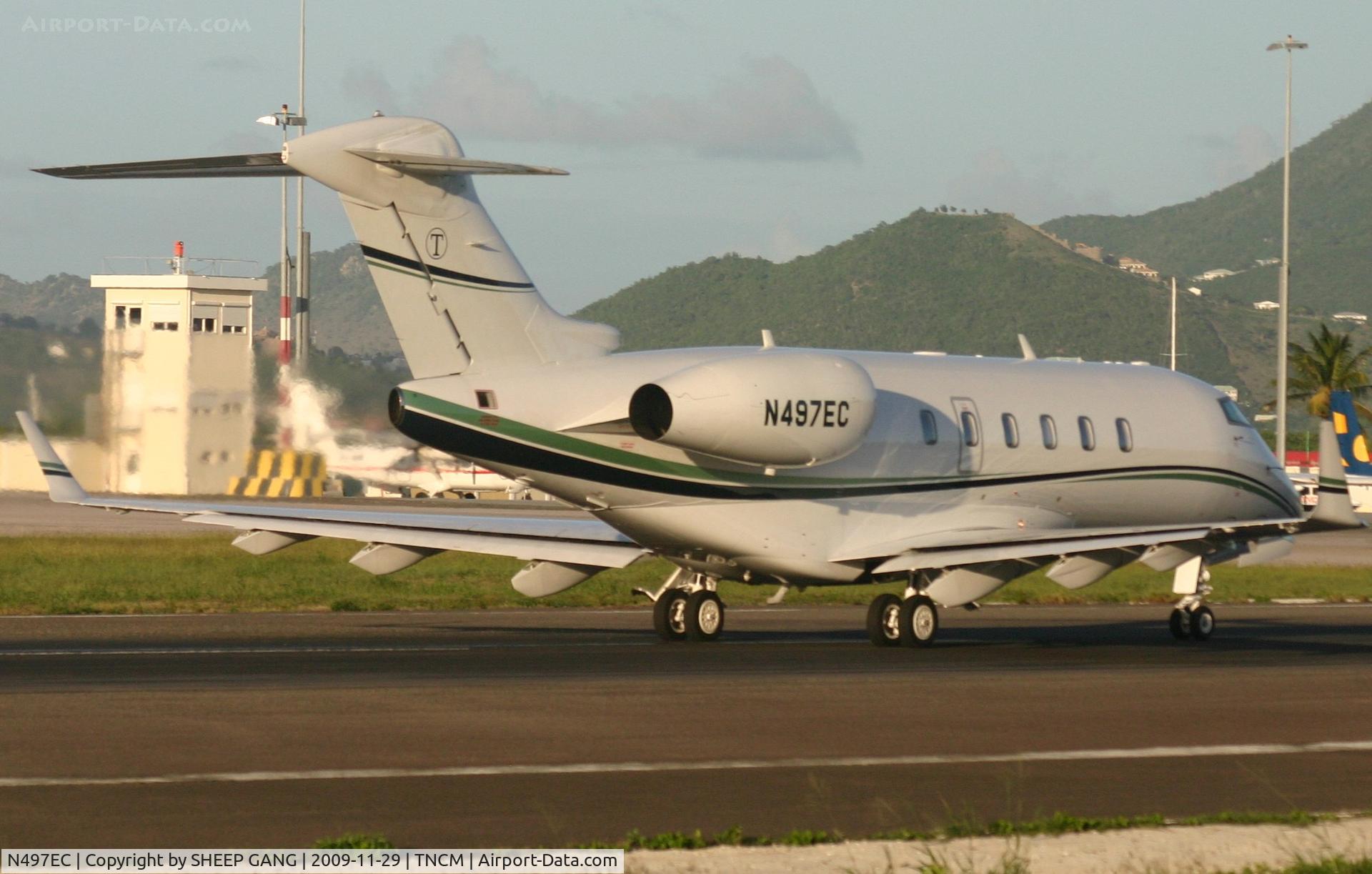 N497EC, 2004 Bombardier Challenger 300 (BD-100-1A10) C/N 20025, Rolling at TNCM