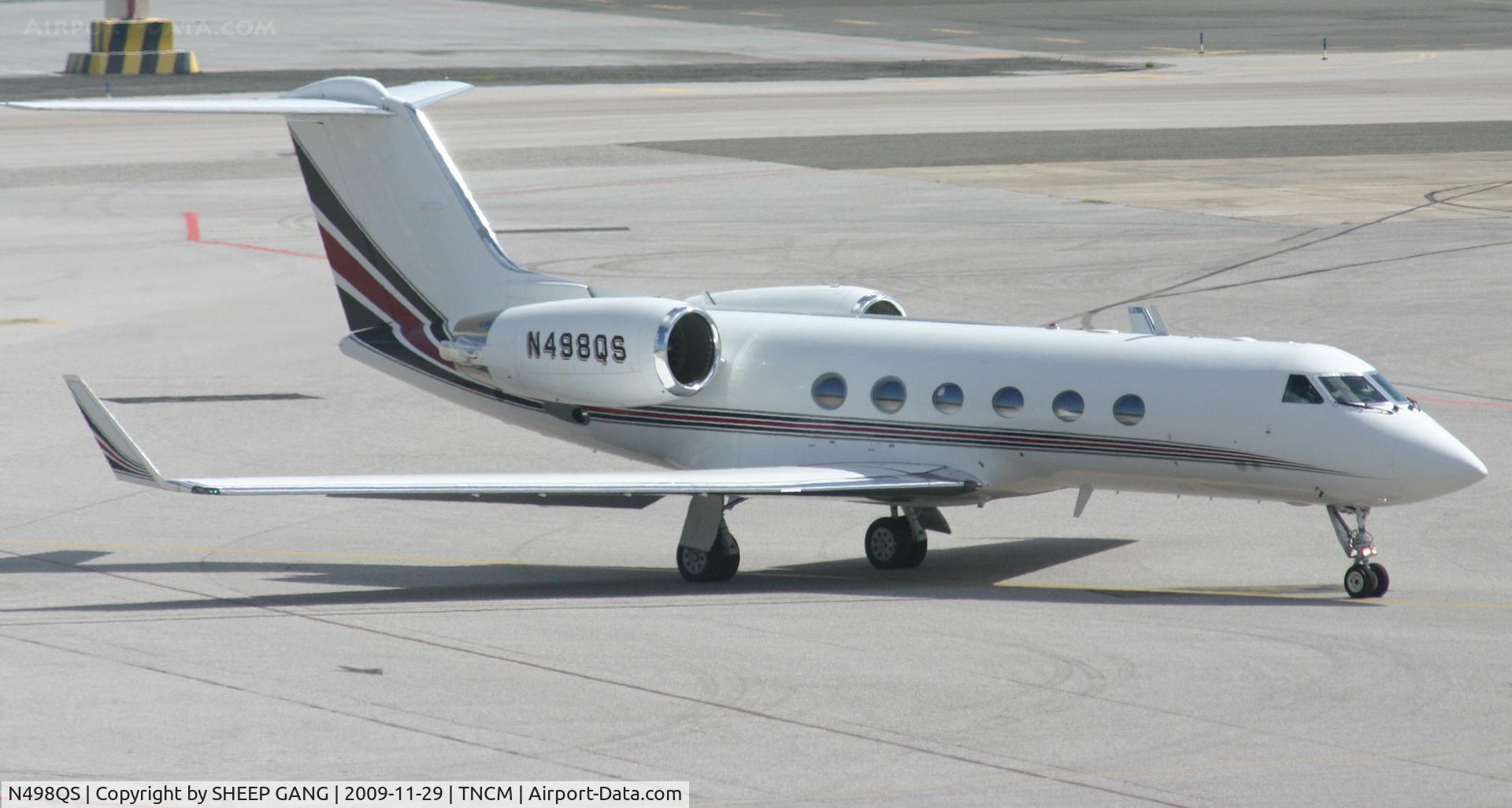 N498QS, 2000 Gulfstream Aerospace G-IV C/N 1398, Gulfstream N498QS taxing to A and will they will be holding short