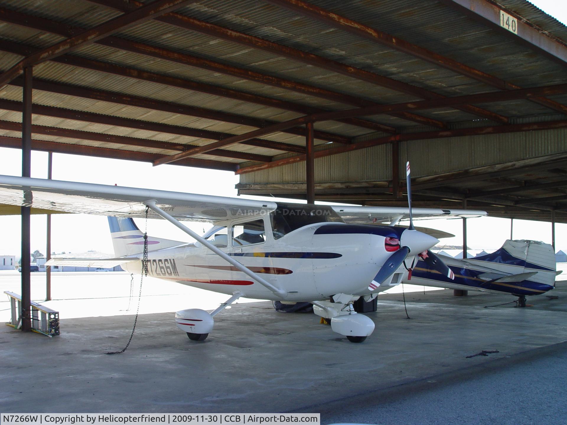 N7266W, 1963 Piper PA-28-180 C/N 28-1099, Sheltered and tied down