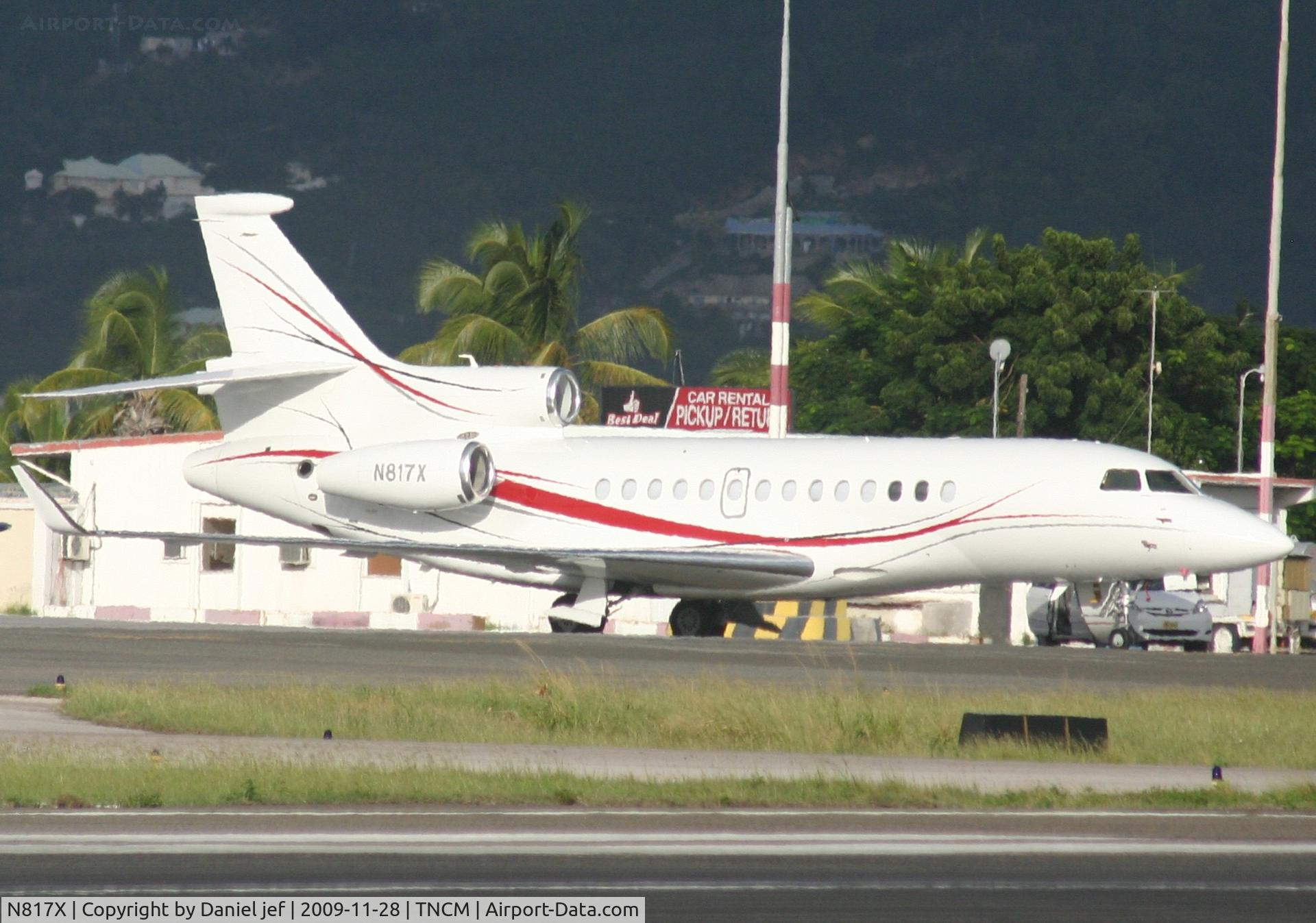 N817X, 2009 Dassault Falcon 7X C/N 51, N817X Park at the C ramp