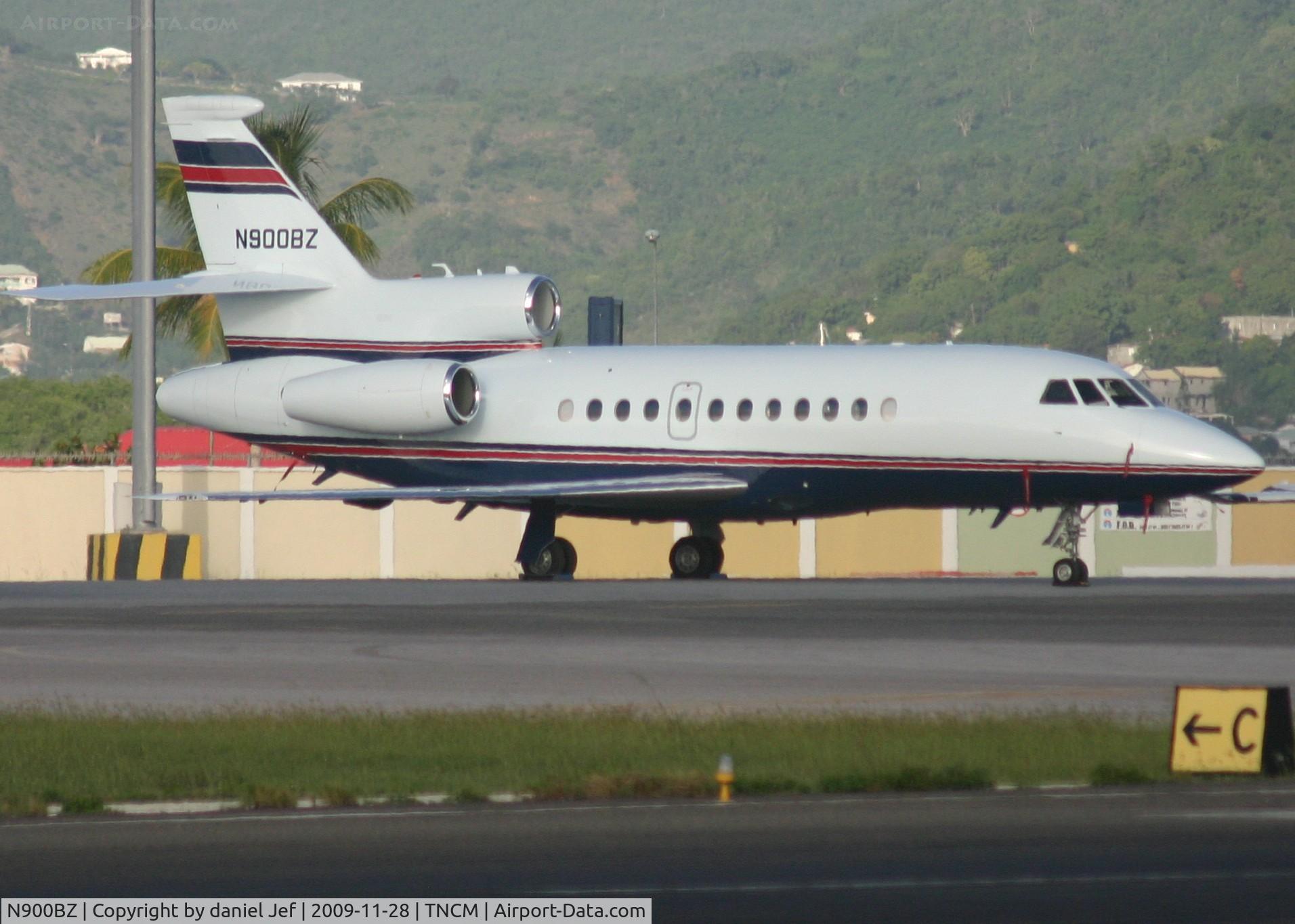 N900BZ, 1998 Dassault Falcon 900EX C/N 37, N900BZ Park at the C ramp