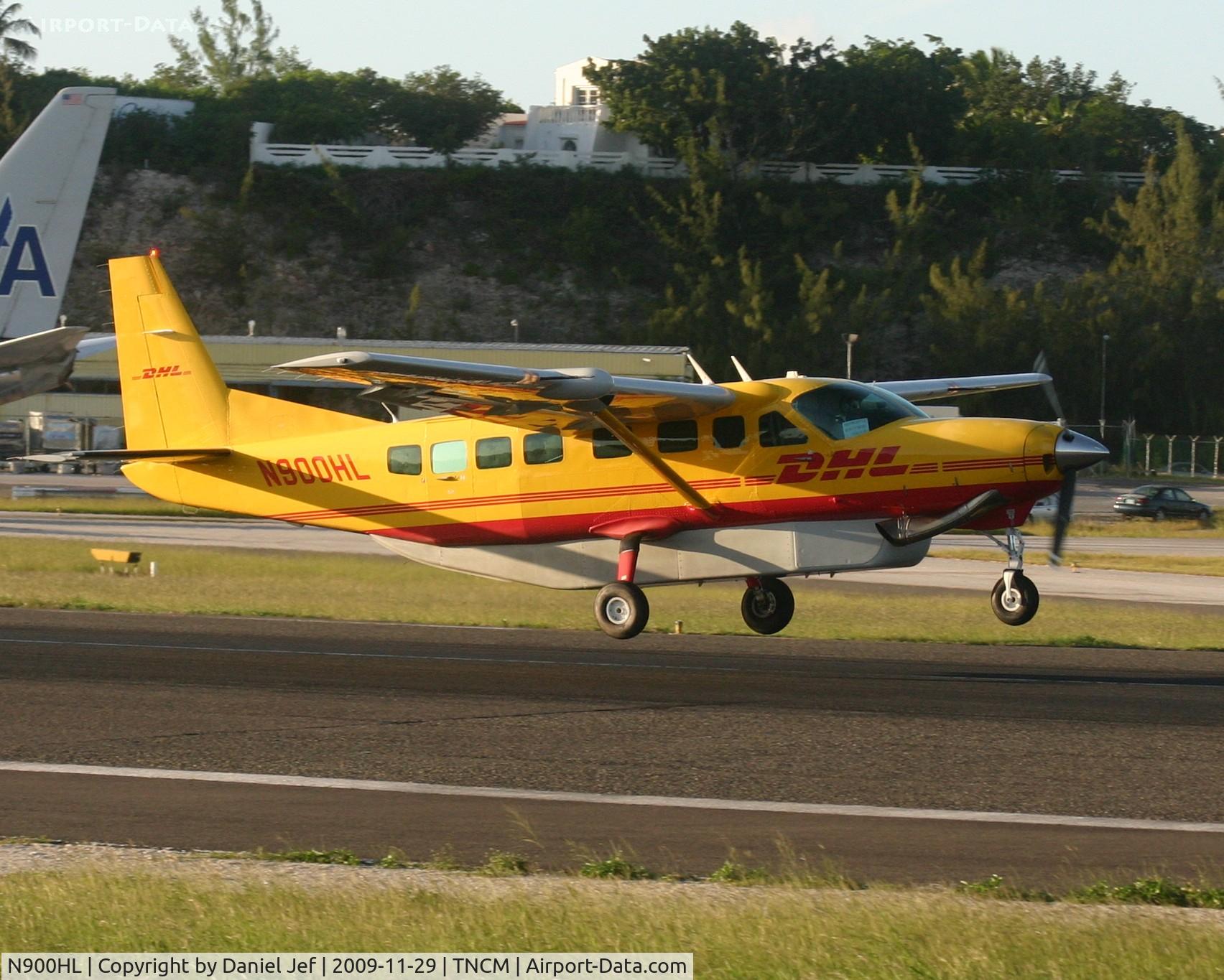 N900HL, 2007 Cessna 208B C/N 208B1295, DHL taking off from runway 10 to TJSJ