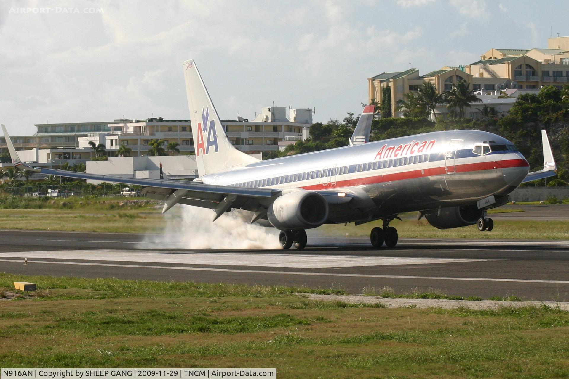 N916AN, 1999 Boeing 737-823 C/N 29517, American airlines N916an landing at tncm