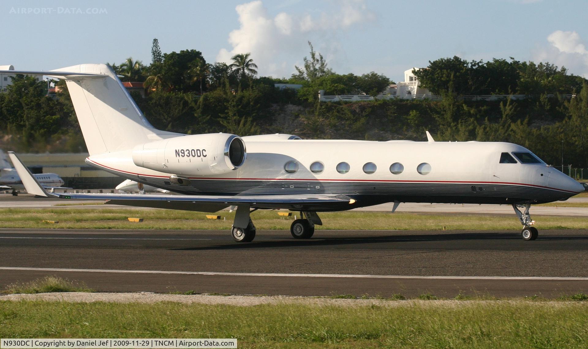 N930DC, 2006 Gulfstream Aerospace GIV-X (G450) C/N 4063, Gulfstream N930DC departing St Maarten