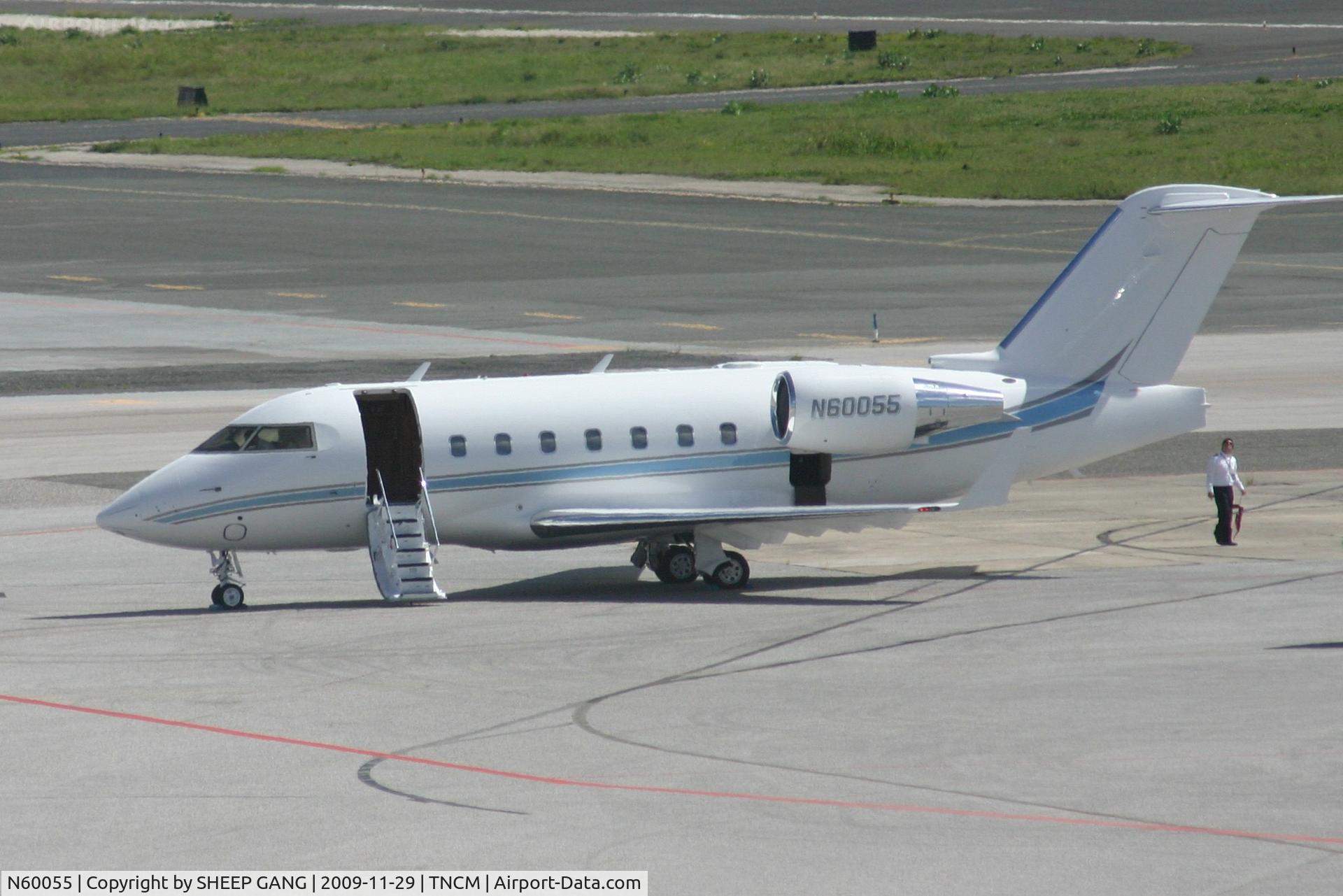 N60055, 1999 Bombardier Challenger 604 (CL-600-2B16) C/N 5400, N60055 Park at the Bravo ramp