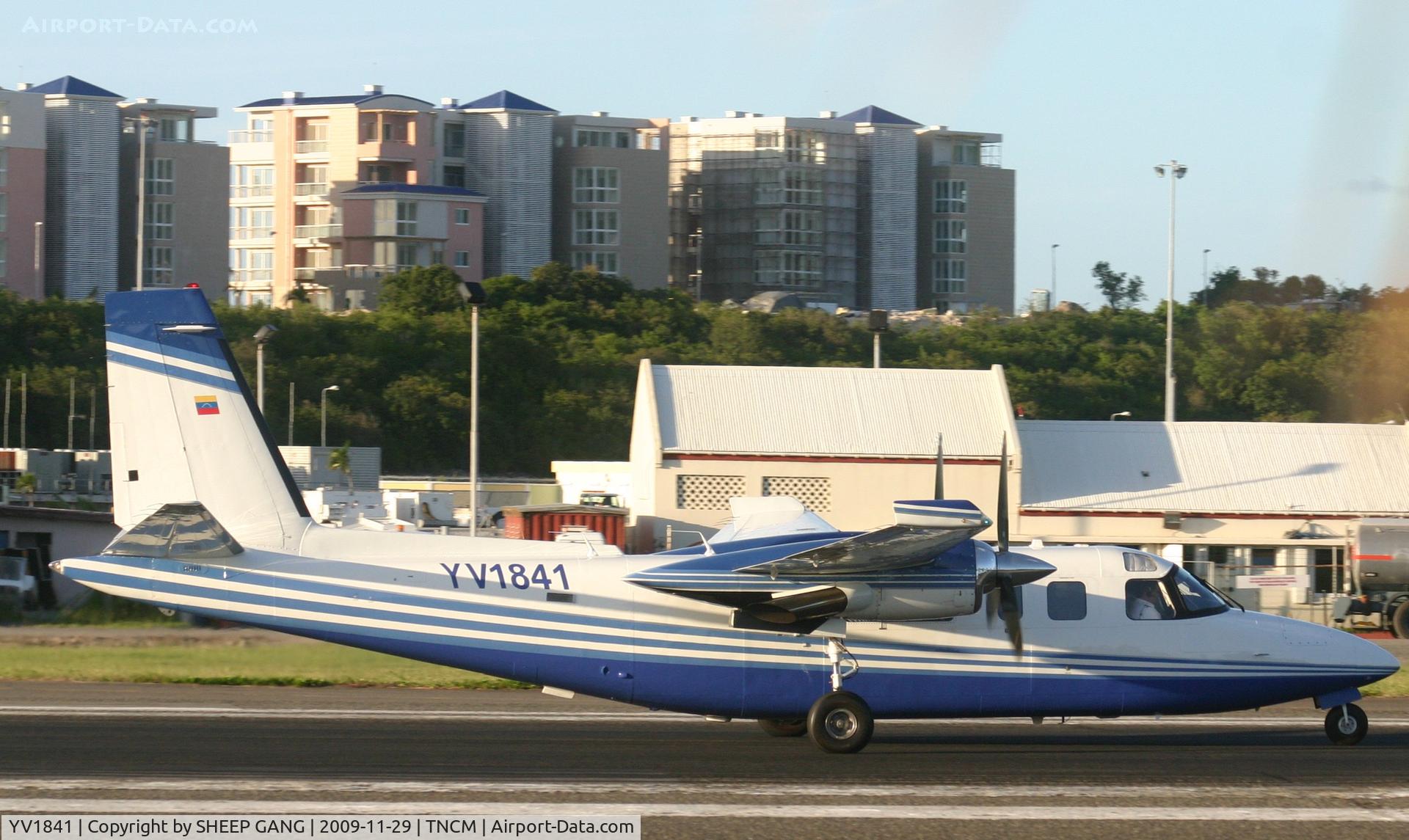 YV1841, 1975 Rockwell 690A Turbo Commander Turbo Commander C/N 11239, YV1841 departing TNCM