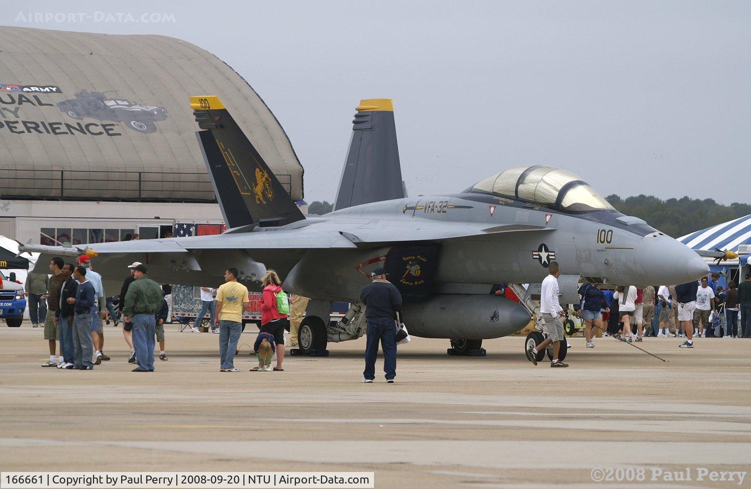 166661, Boeing F/A-18F Super Hornet C/N F139, The Swordsmen showing off on the home ramp
