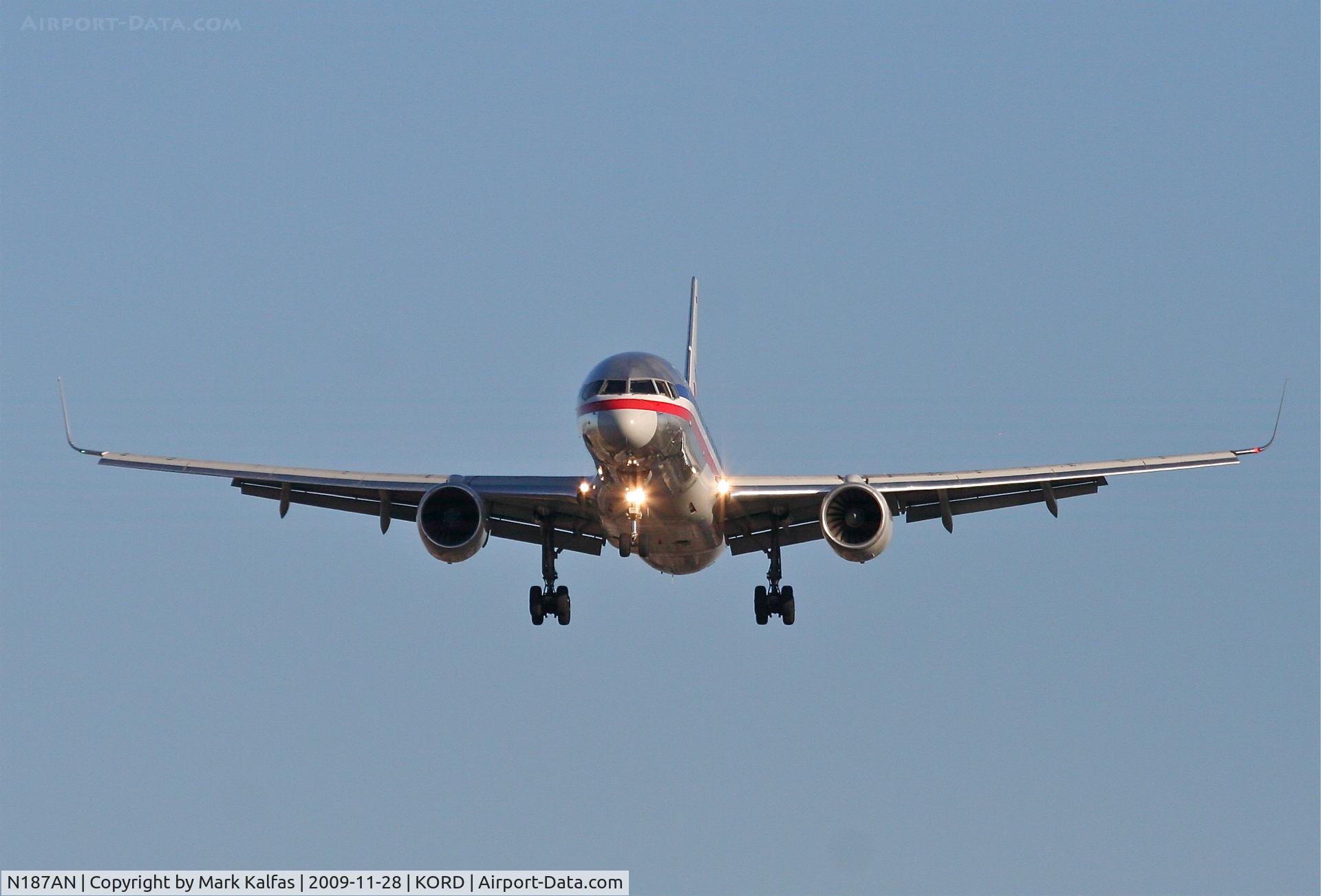 N187AN, 2001 Boeing 757-223 C/N 32381, American Airlines Boeing 757-223, AAL55 short final 27L arriving from CYUL.