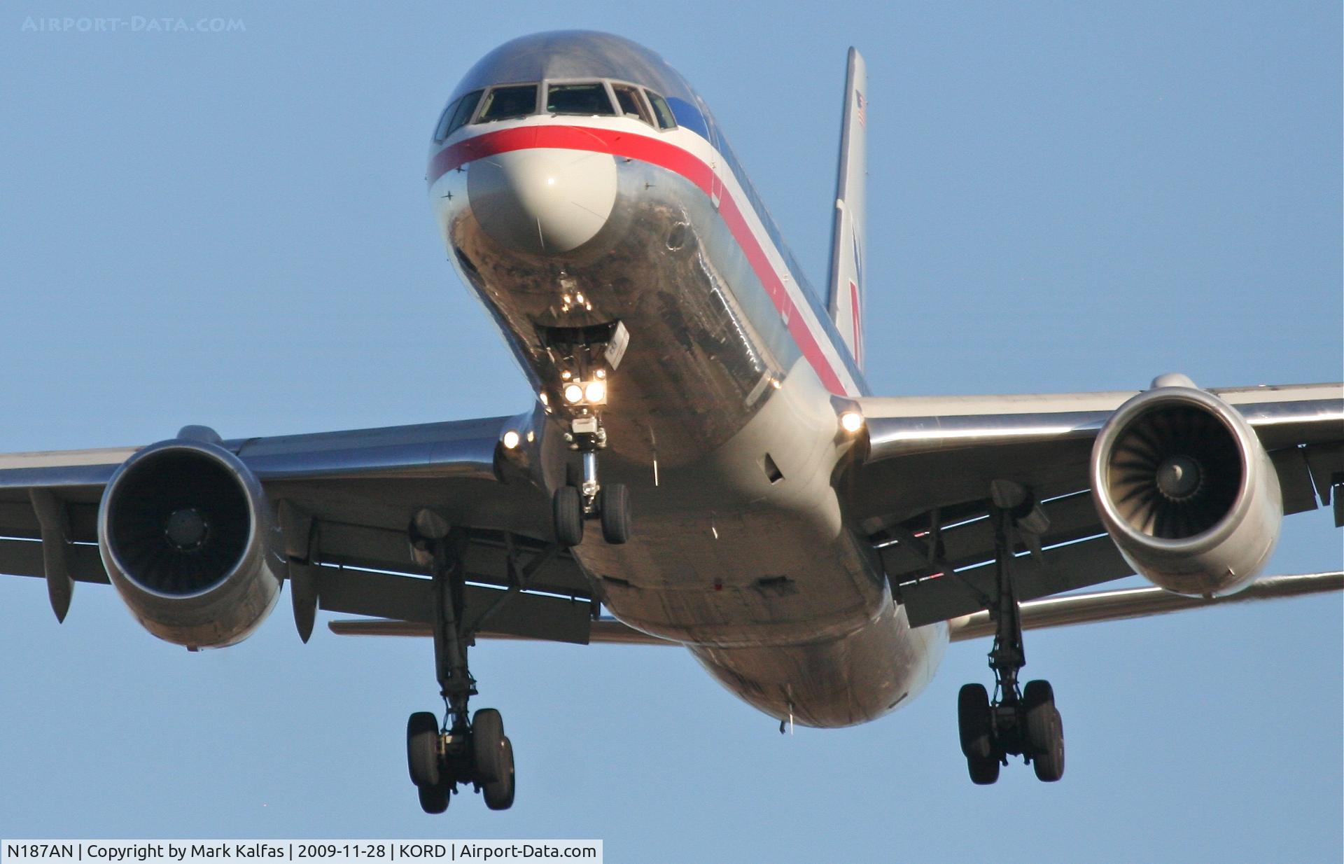 N187AN, 2001 Boeing 757-223 C/N 32381, American Airlines Boeing 757-223, AAL55 short final 27L arriving from CYUL.