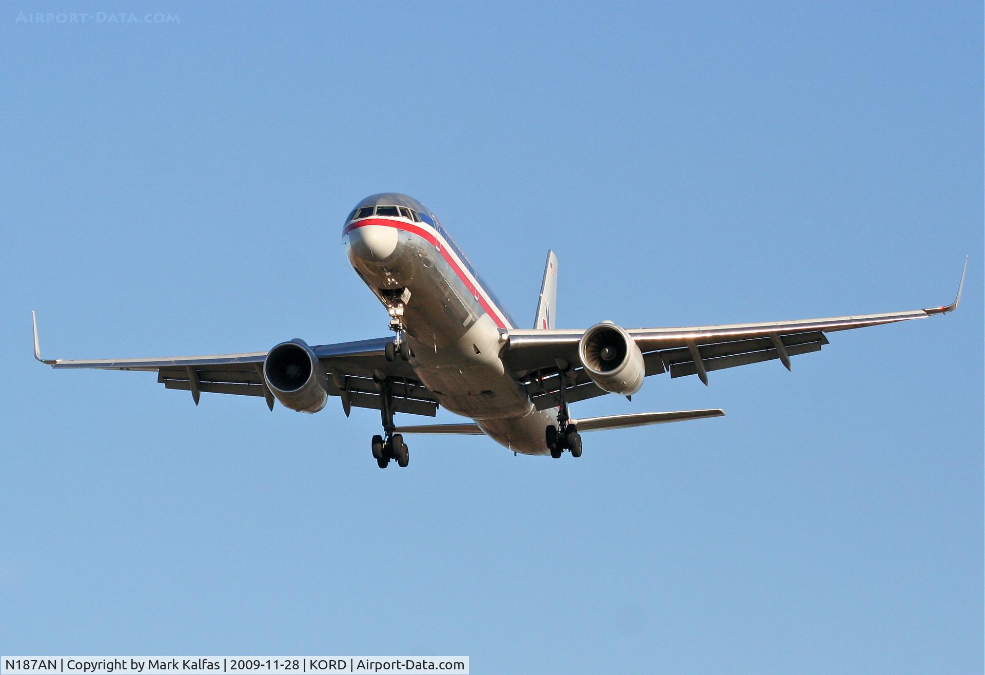 N187AN, 2001 Boeing 757-223 C/N 32381, American Airlines Boeing 757-223, AAL55 short final 27L arriving from CYUL.