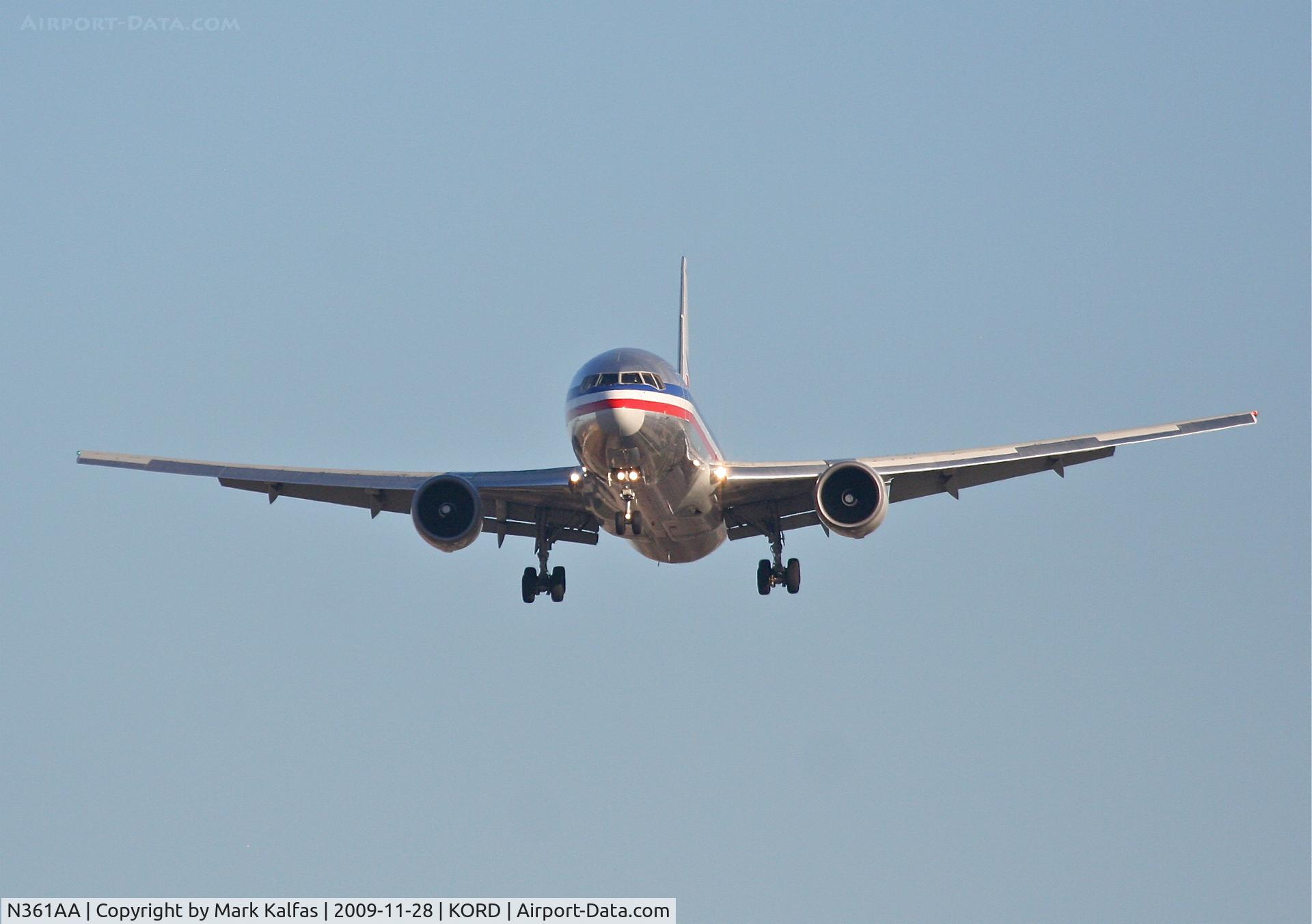 N361AA, 1988 Boeing 767-323 C/N 24042, American Airlines Boeing 767-323, AAL41 short final 27L arriving from LFPG.