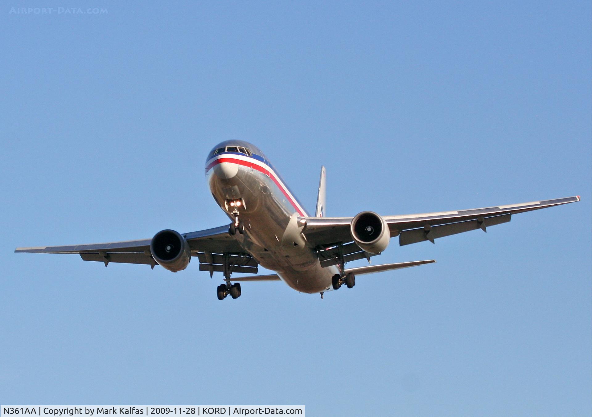 N361AA, 1988 Boeing 767-323 C/N 24042, American Airlines Boeing 767-323, AAL41 short final 27L arriving from LFPG.