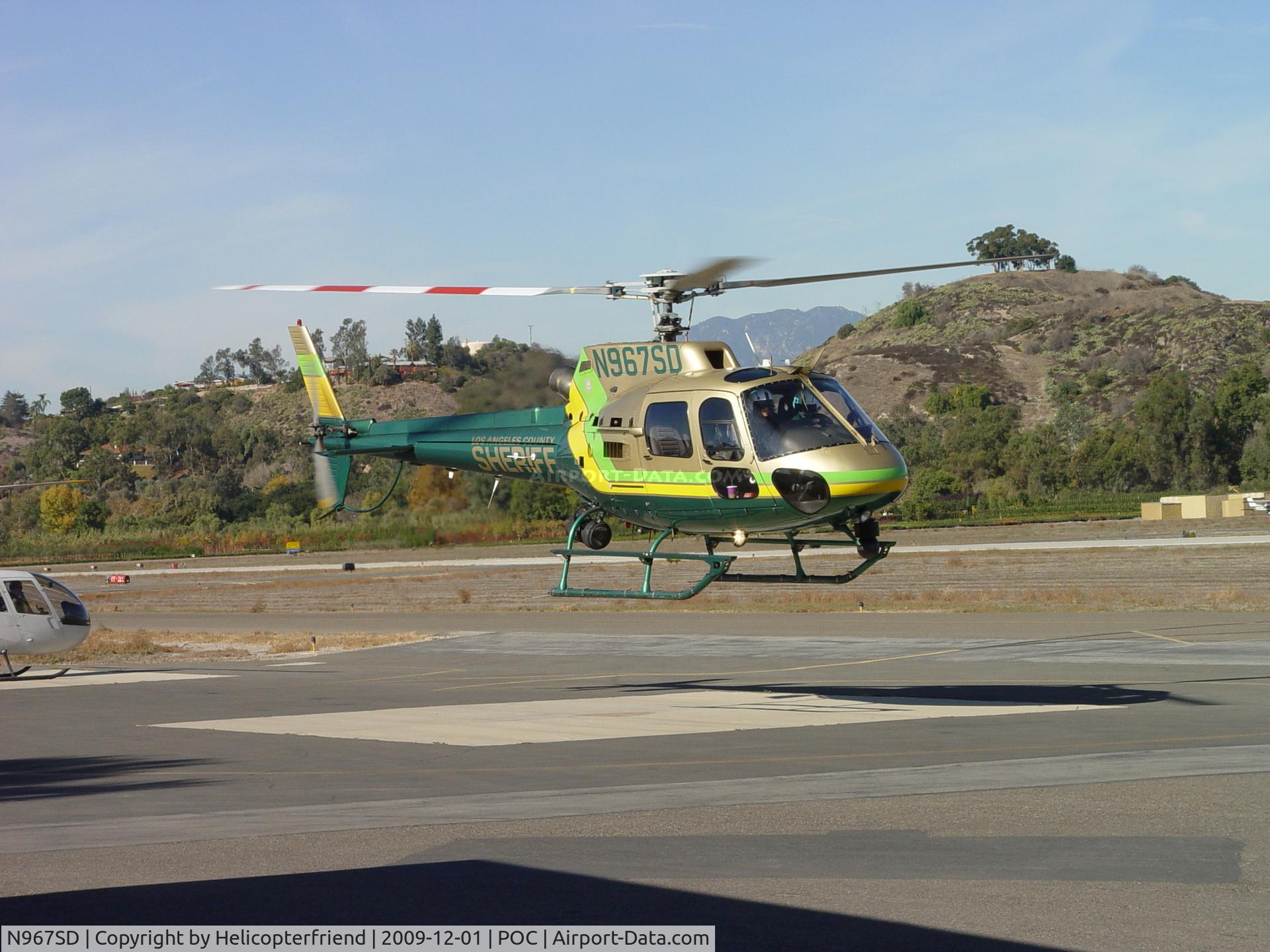 N967SD, 2003 Eurocopter AS-350B-2 Ecureuil C/N 3678, Lift off for westerly departure