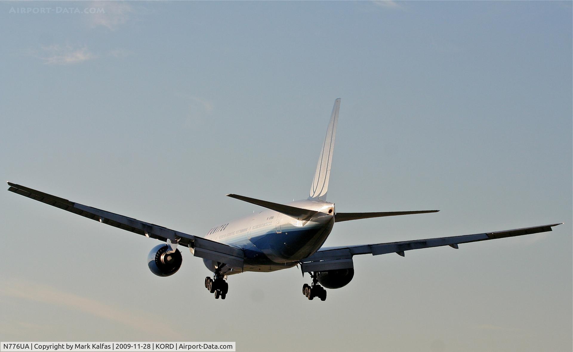 N776UA, 1996 Boeing 777-222 C/N 26937, United Airlines Boeing 777-222 , UAL907 short final 27L arriving from EDDM (Munich).